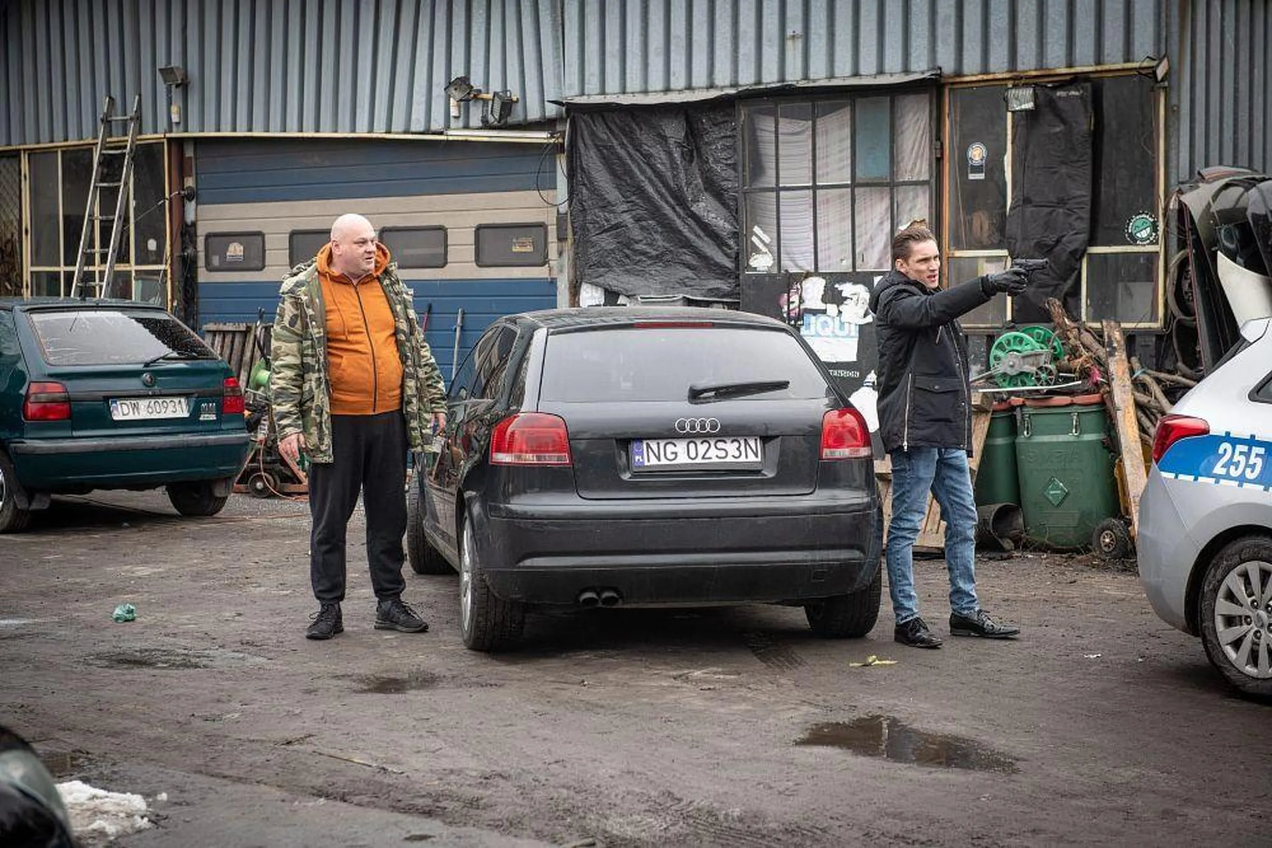 Na planie Dzielnica Strachu odc 144 koło Audi NG 02S3N oraz Skoda NG 57K1C