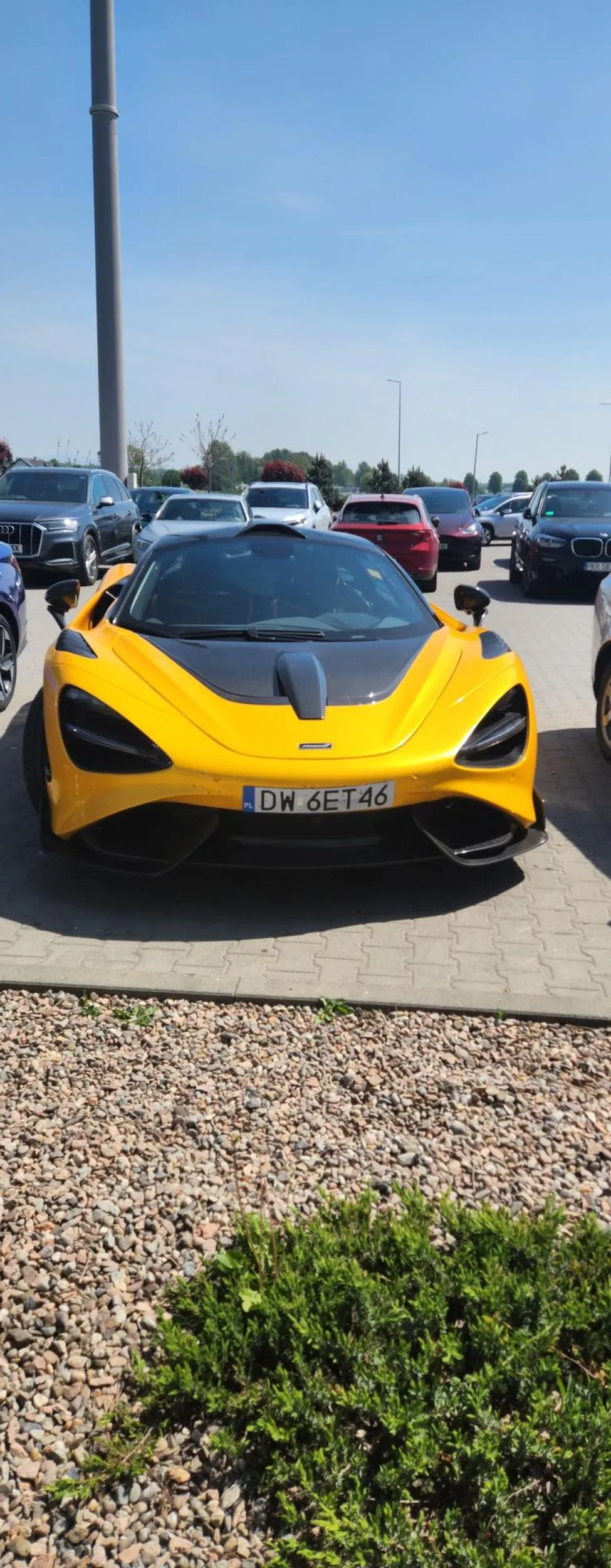 Pozdro zauważyłem na rondzie i pędziłem 3 kilometry z nadzieją ze się zatrzyma! Pozdro fajna fura