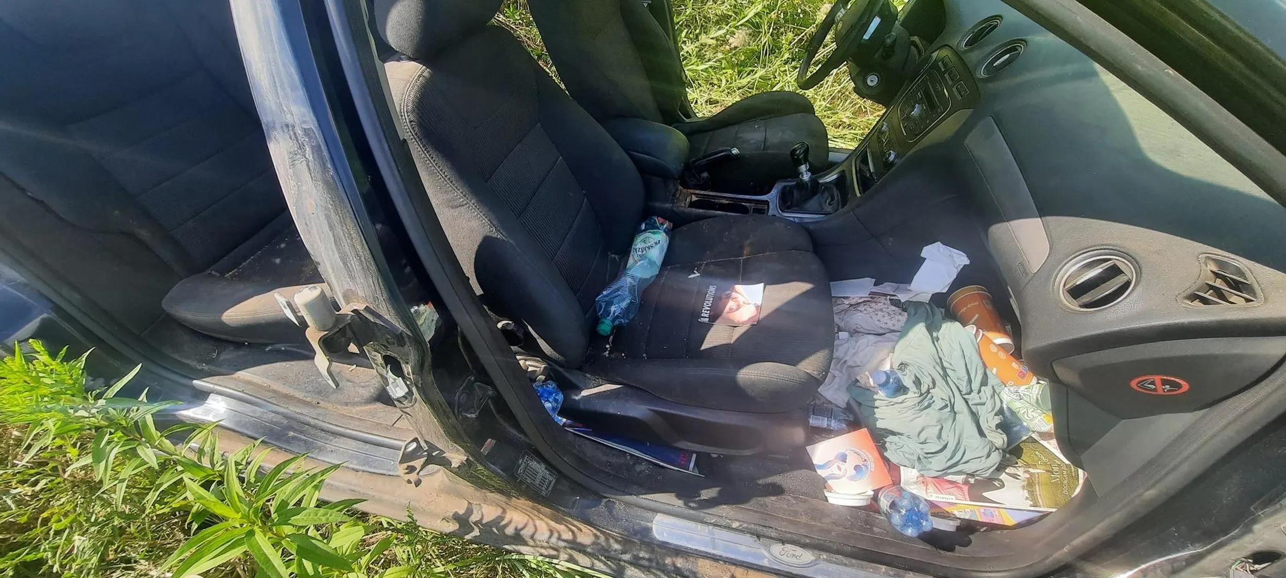 Stoi w Kleszczowie przy zjeździe