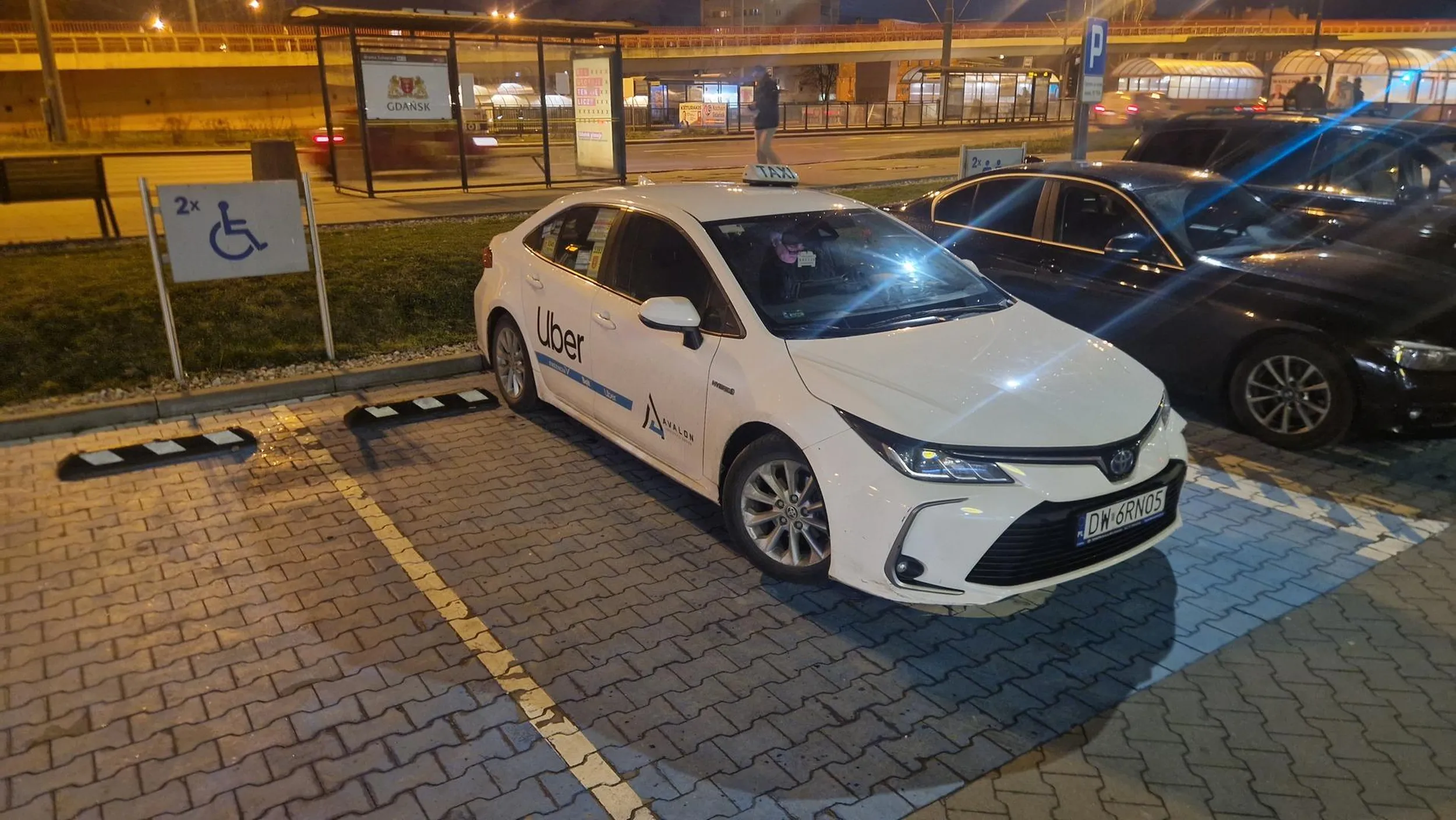 Kolejny niepełnosprytny złotówiarz myślący że jest panem świata i ulicy