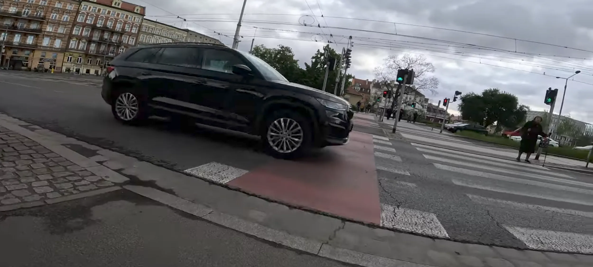 Uwaga na kierowcę (pod wpływem??)Wymuszenie pierwszeństwa na pasach