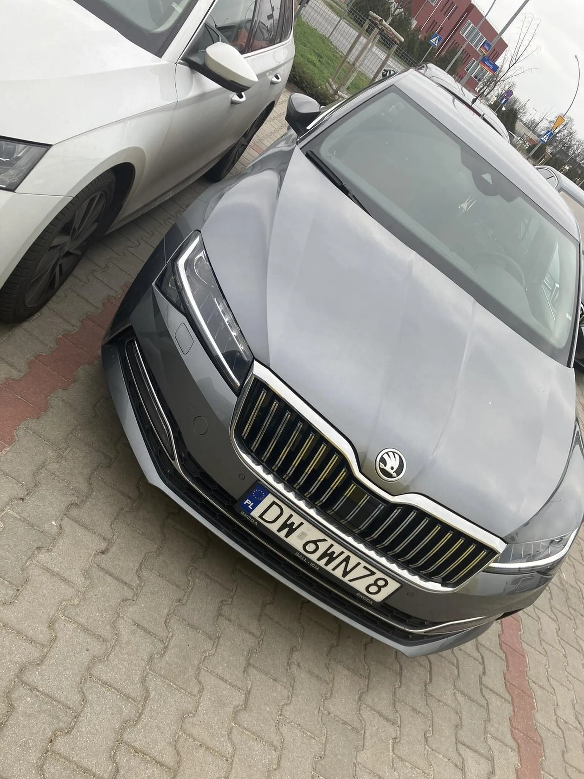 Byłem dzisiaj pod urzędem w Pcimiu Dolnym. Cham stanął tak, że nie da się wysiąść. Na policję go!