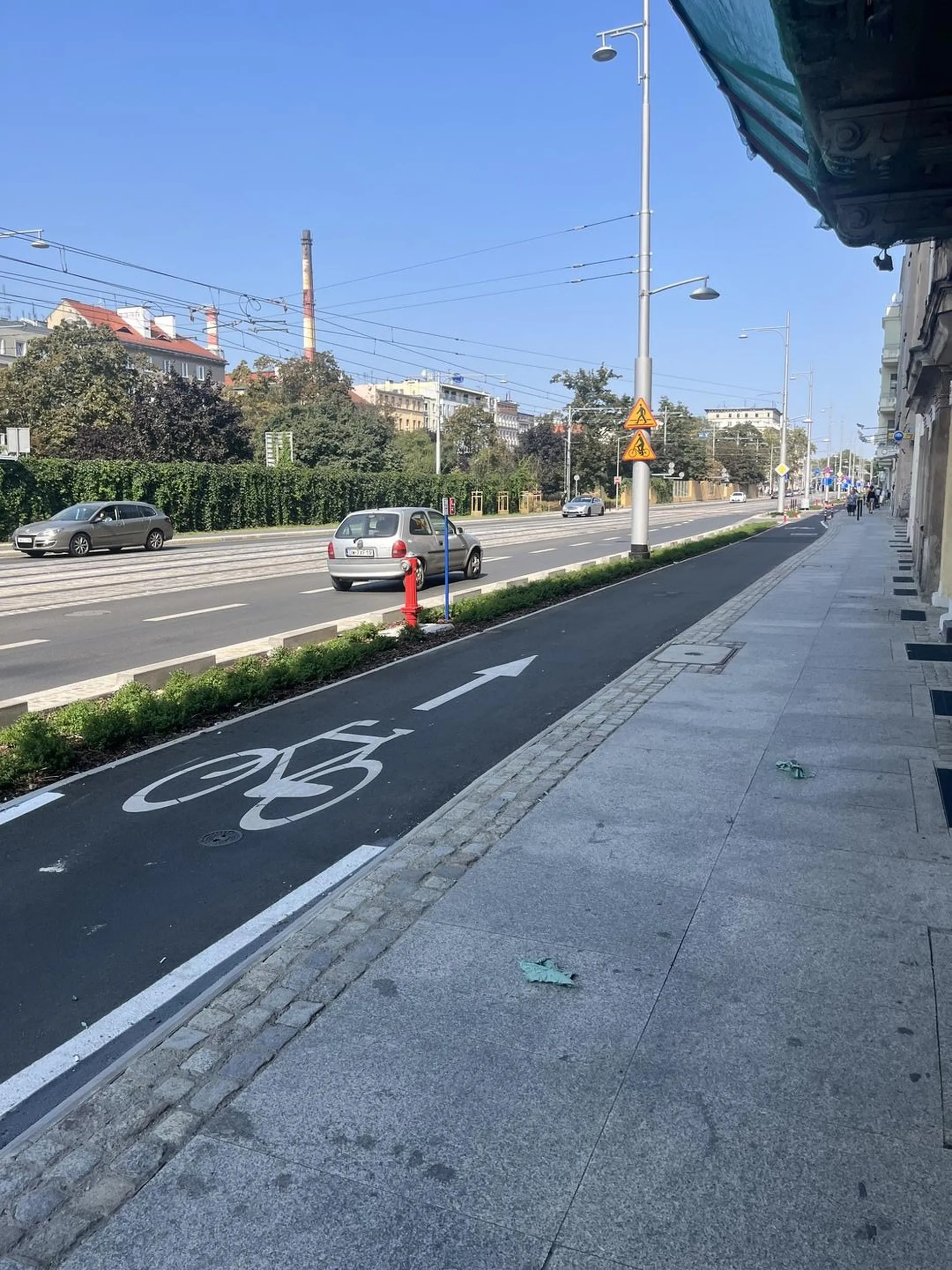Pan właśnie prawie potrącił mnie i przejechał mojego psa wyjeżdżając z podwórka na pomorskiej we Wrocławiu na pełnym gazie. Nie pozdrawiam!