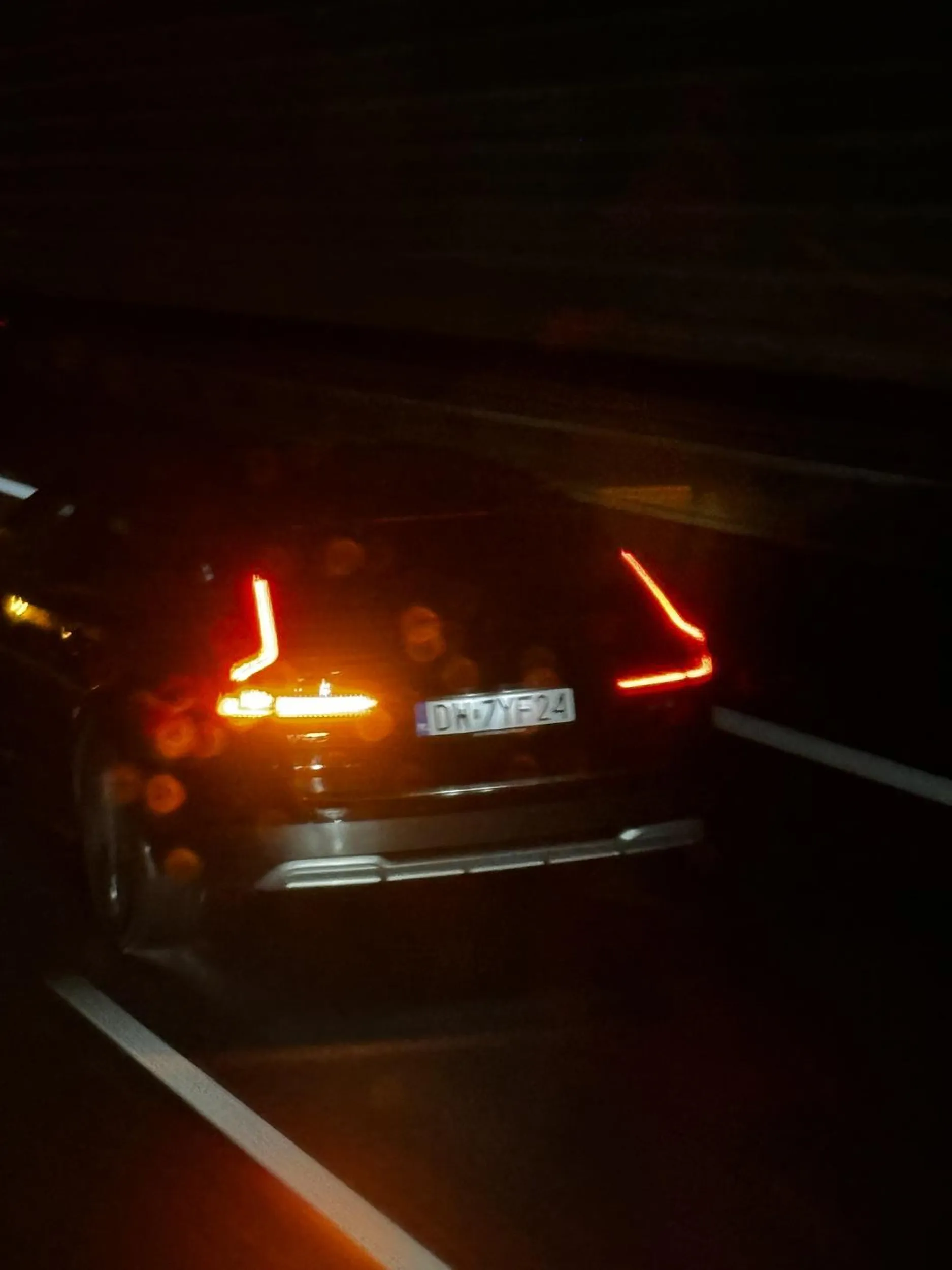 I co cipko? Warto było? Nagranie z A1 kiedy wjeżdżasz przed auto ciężarowe i je specjalnie wyhamowujesz wysyłam na stop cham oraz na policję. Miłego seansu ?