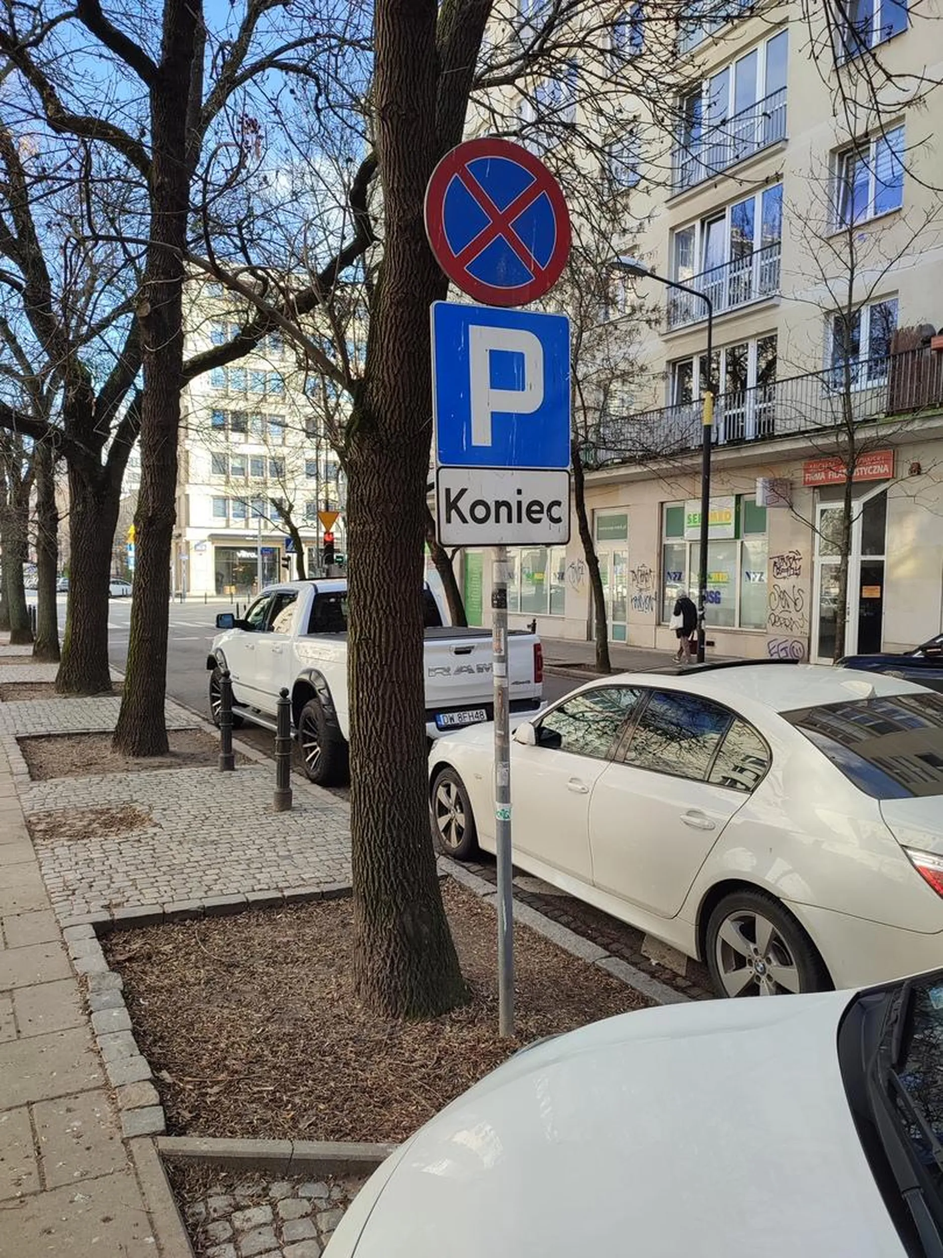 Podnieś sobie fotel łysy kurduplu bo chyba znaków nie widzisz