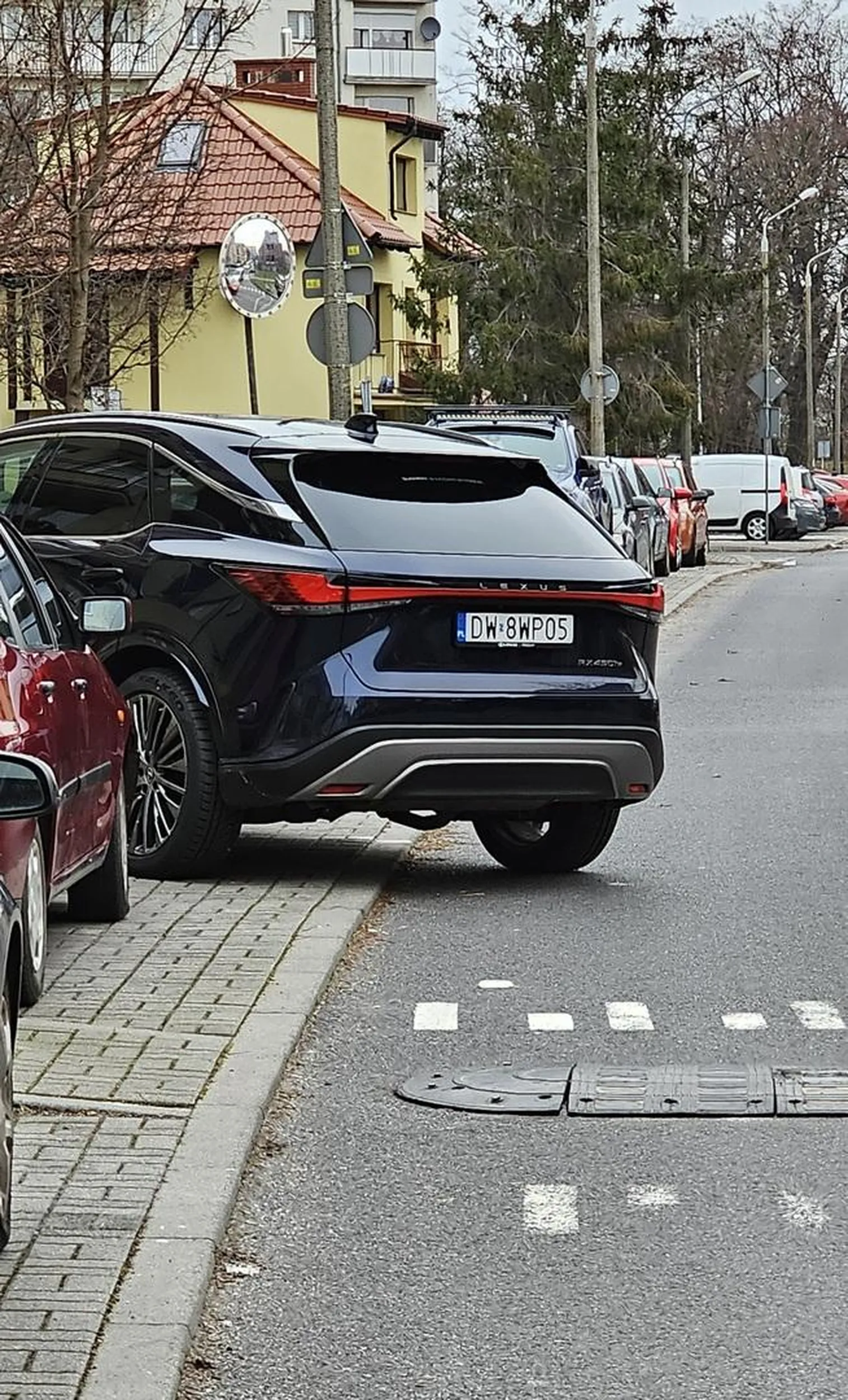 Pięknie zaparkował haha