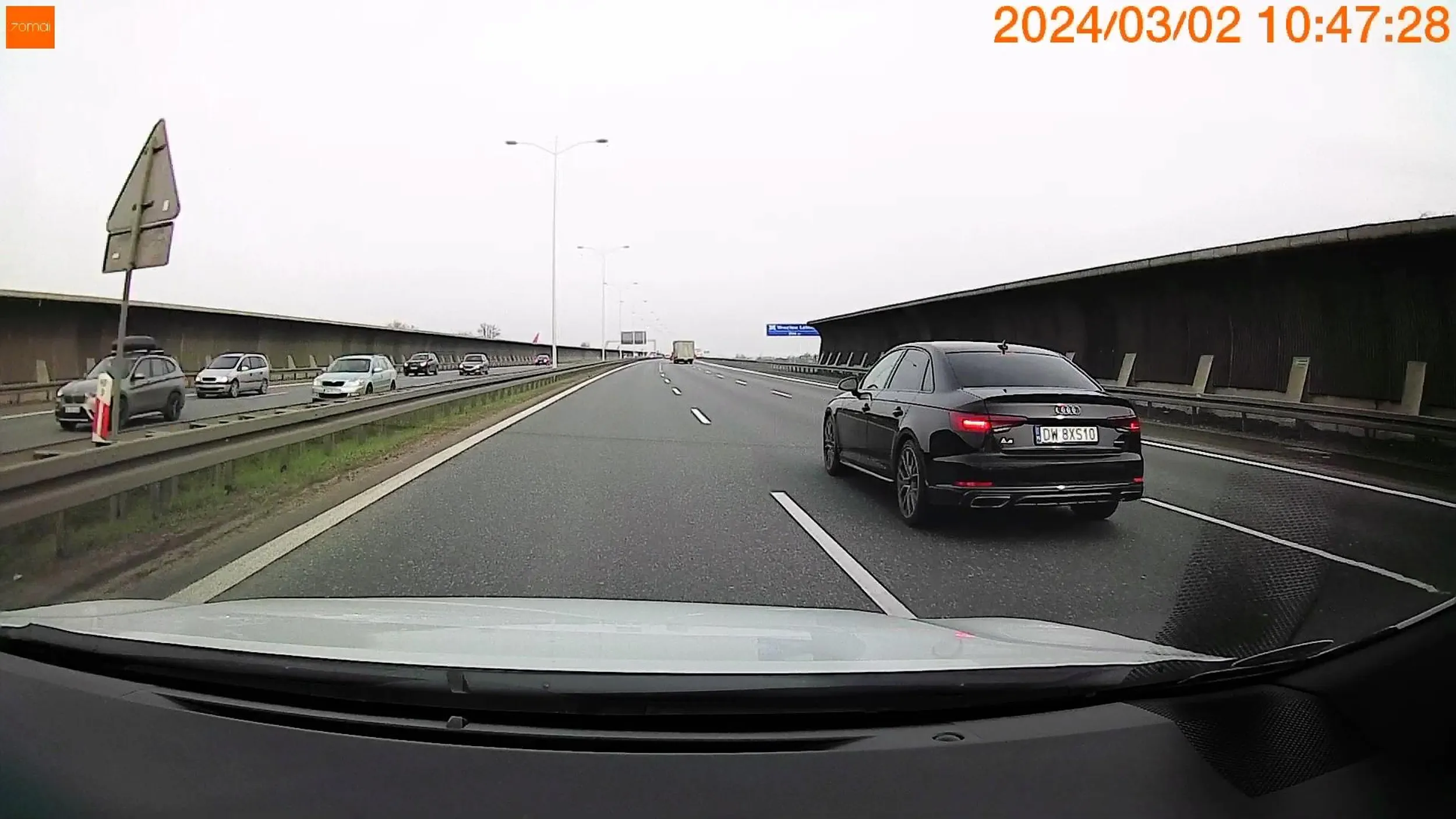 Typowy przejaw agresji drogowej - zajechać przed zderzak i zahamować.