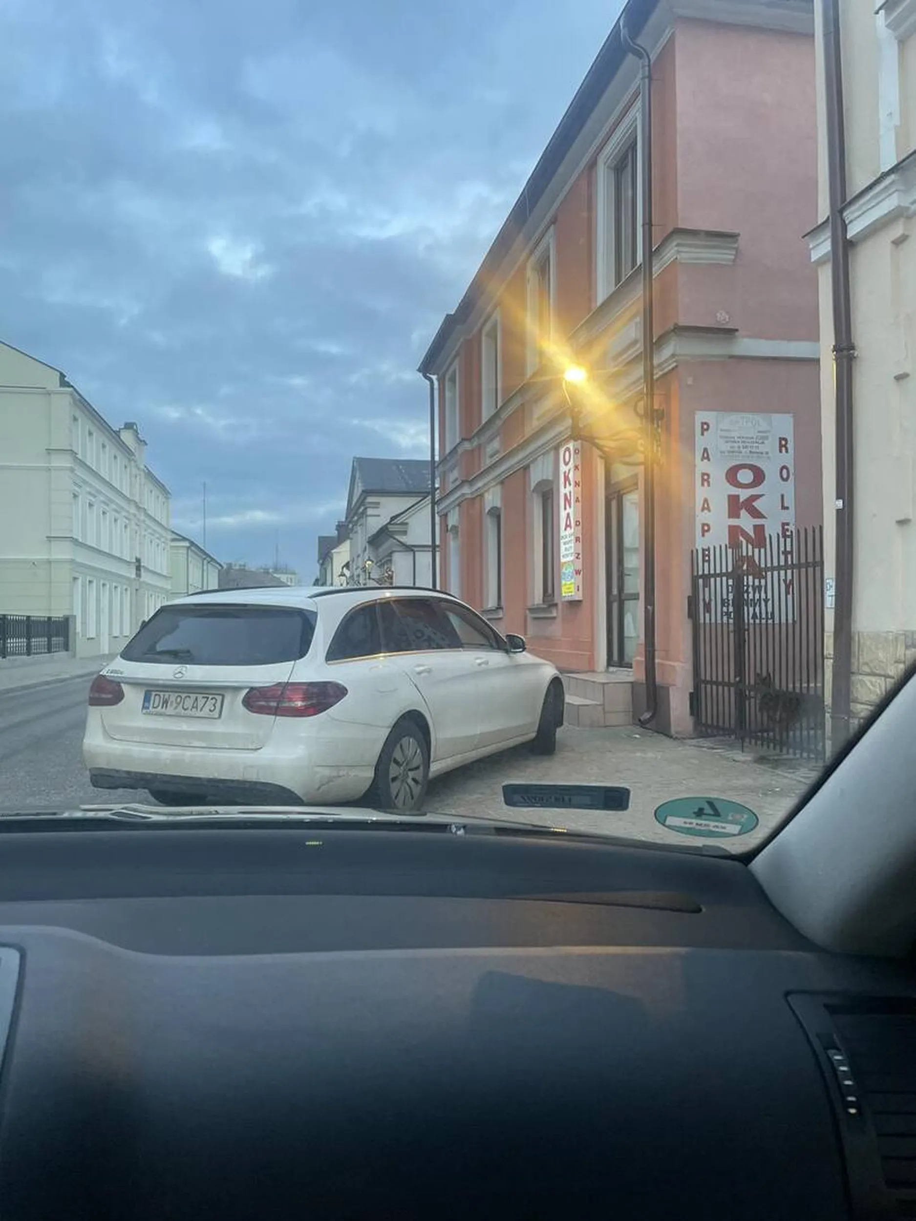 Wrocław nie odróżnia parkingu od chodnika ?‍?