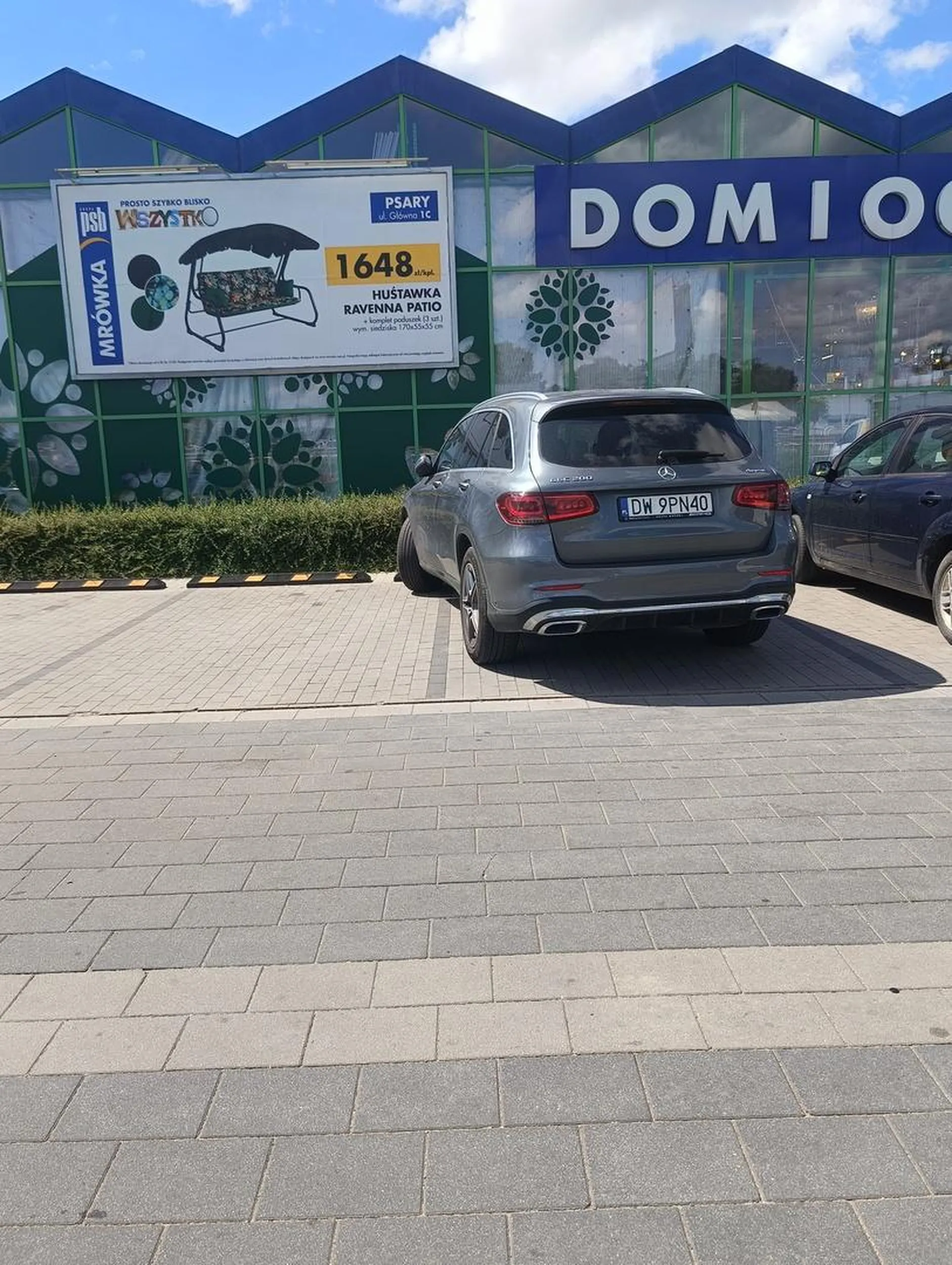 Niestety w pakiecie  zabrakło umiejętności parkowania