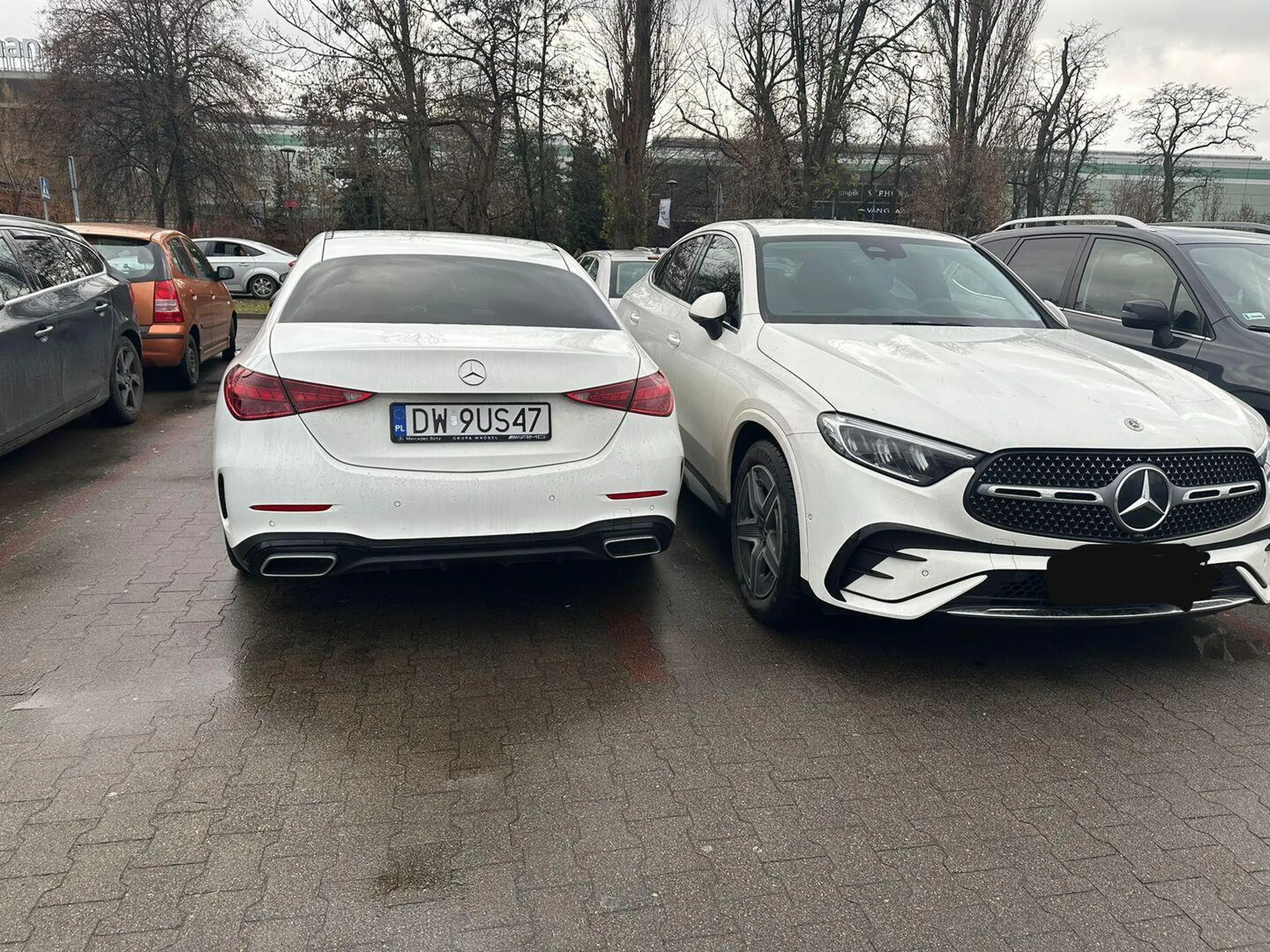 Uwaga na kierowcę z mercedesa, nie umie parkować!!!!!!