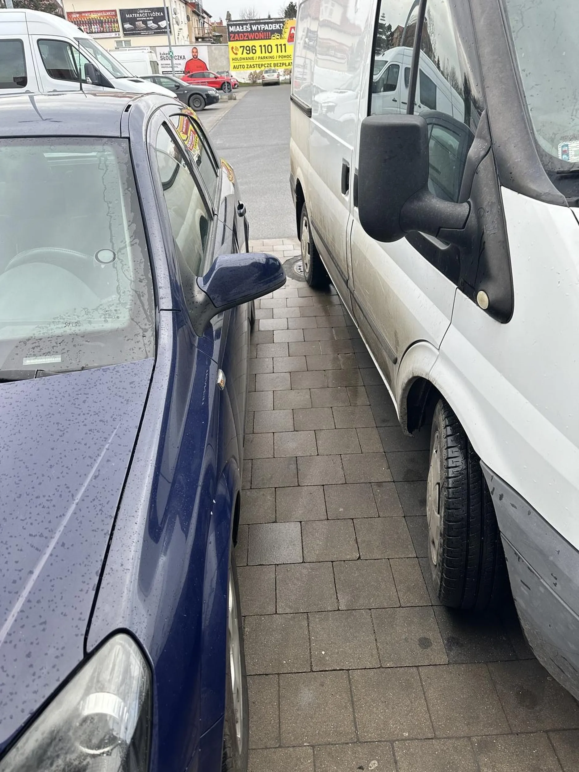 Naucz się parkować! Albo najlepiej kup bilet na komunikacje miejską!