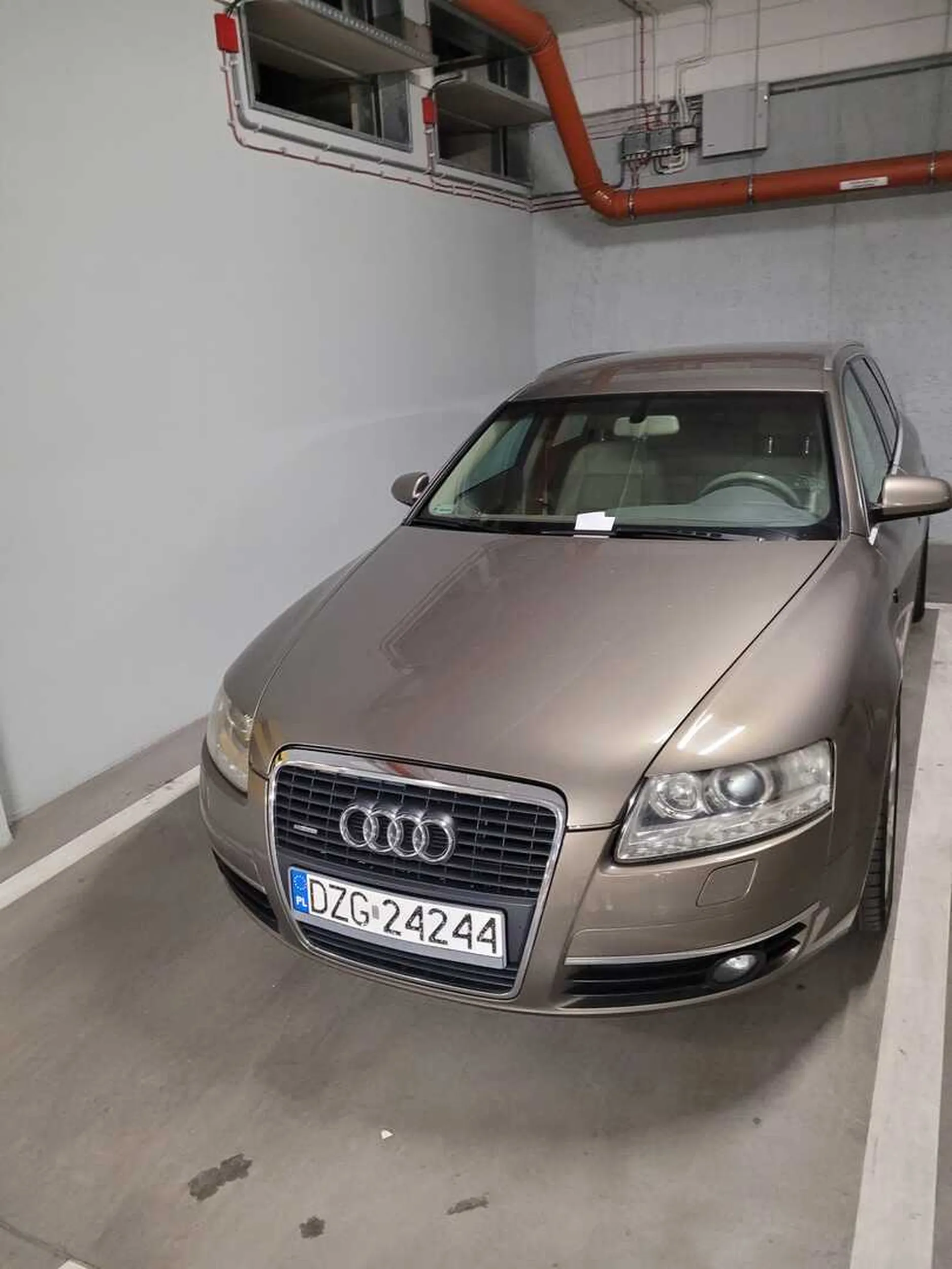 Zastawił prywatne miejsce parkingowe.