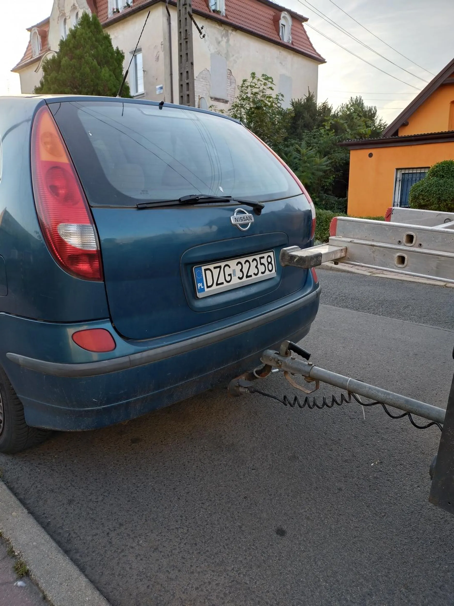 Zastawia bramę wjazdowo- wyjazdową