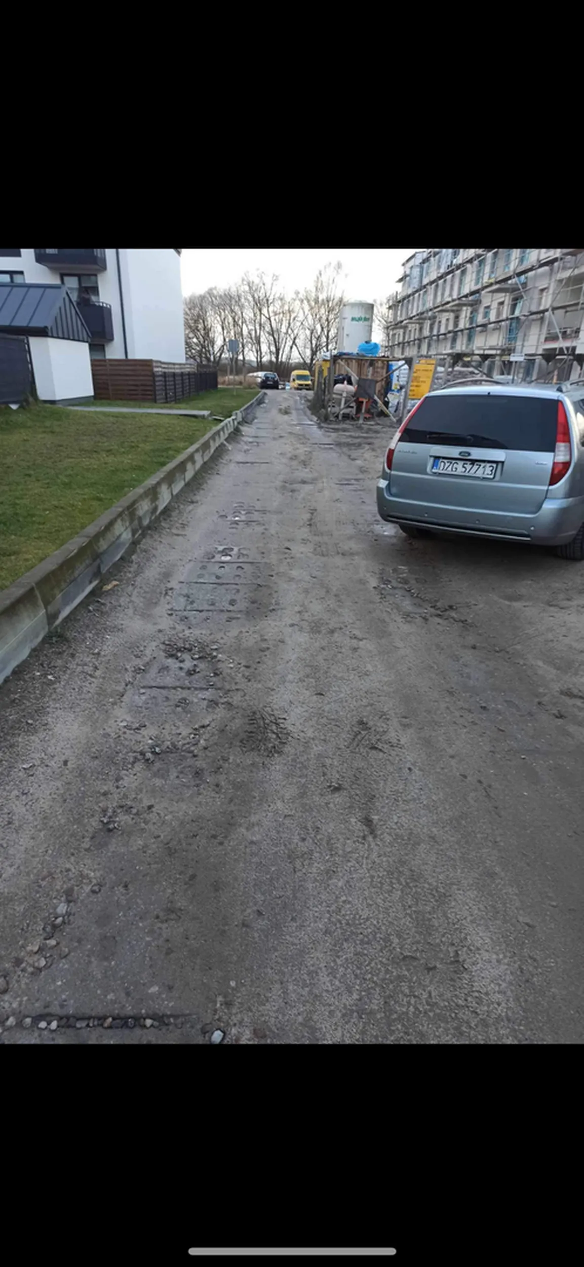 Blokowanie drogi wjazdowej