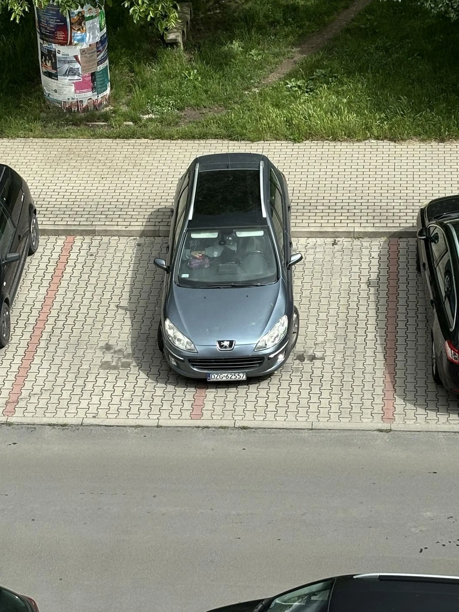 Mistrz parkowania zajmuje 2 miejsca a nie jest to BMW