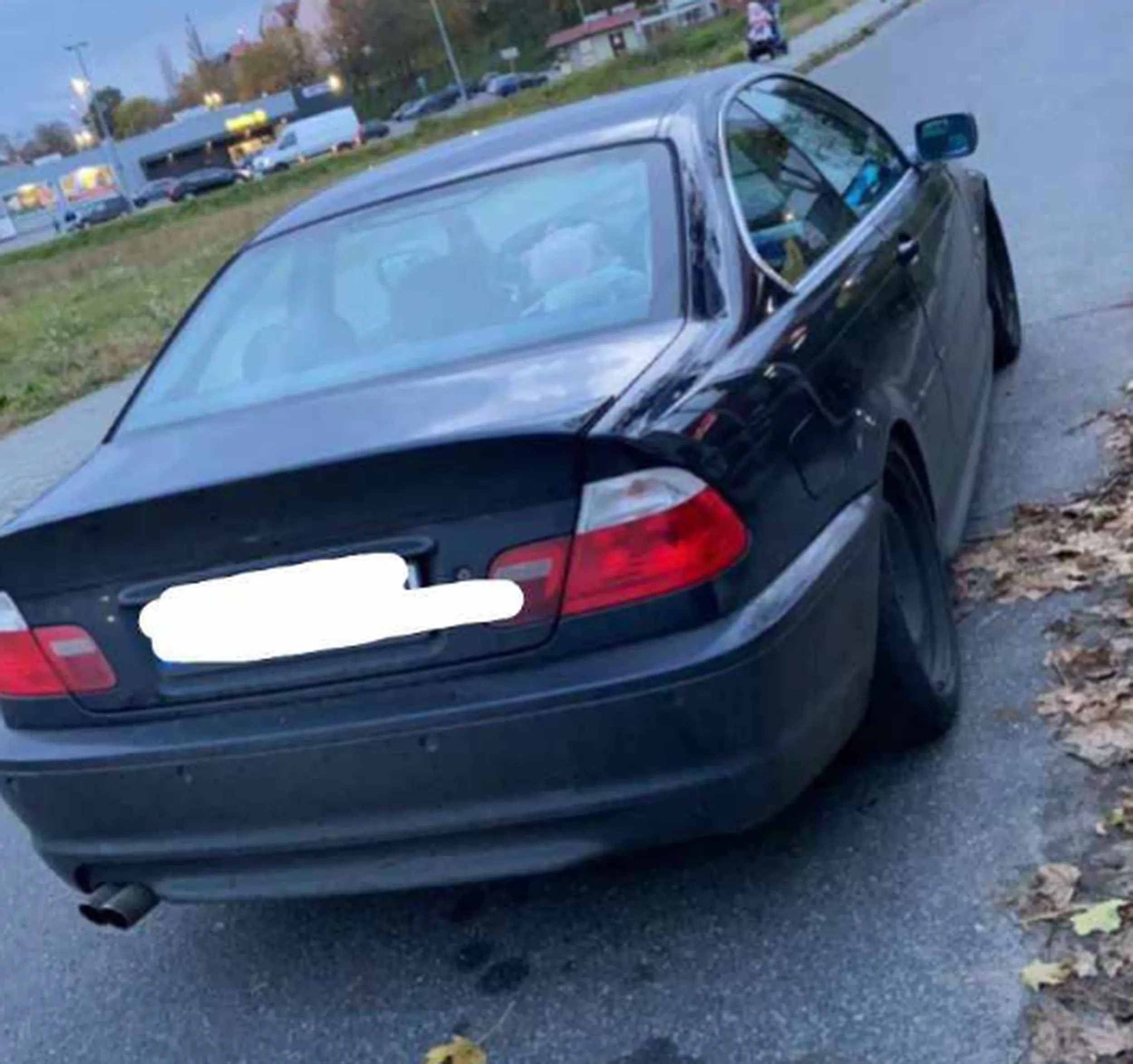 Zakłóca ciszę nocną, strzela z wydechu pod sklepem. (bez katalizatora)