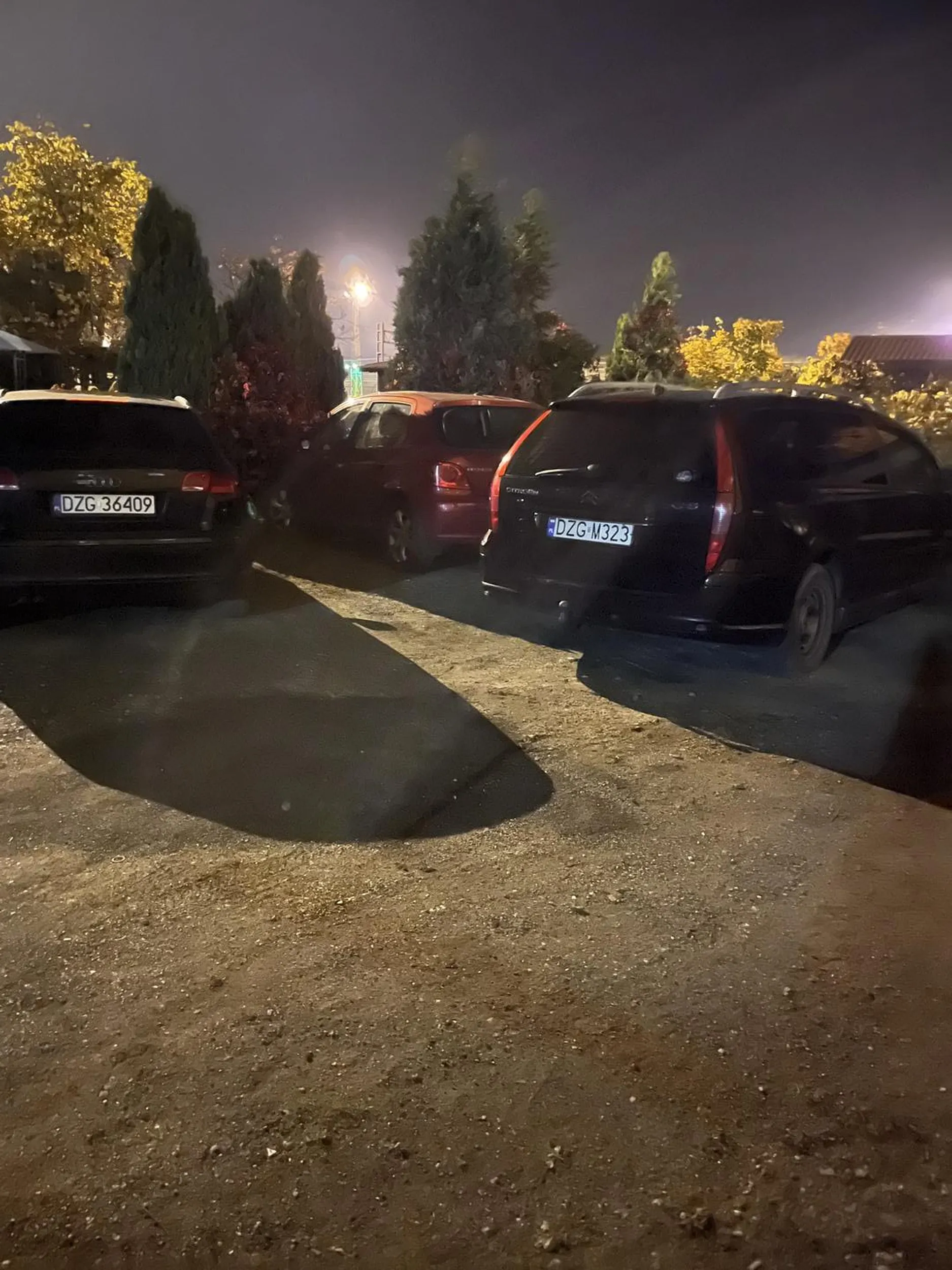 No co za łeb. Kto tak parkuję?!