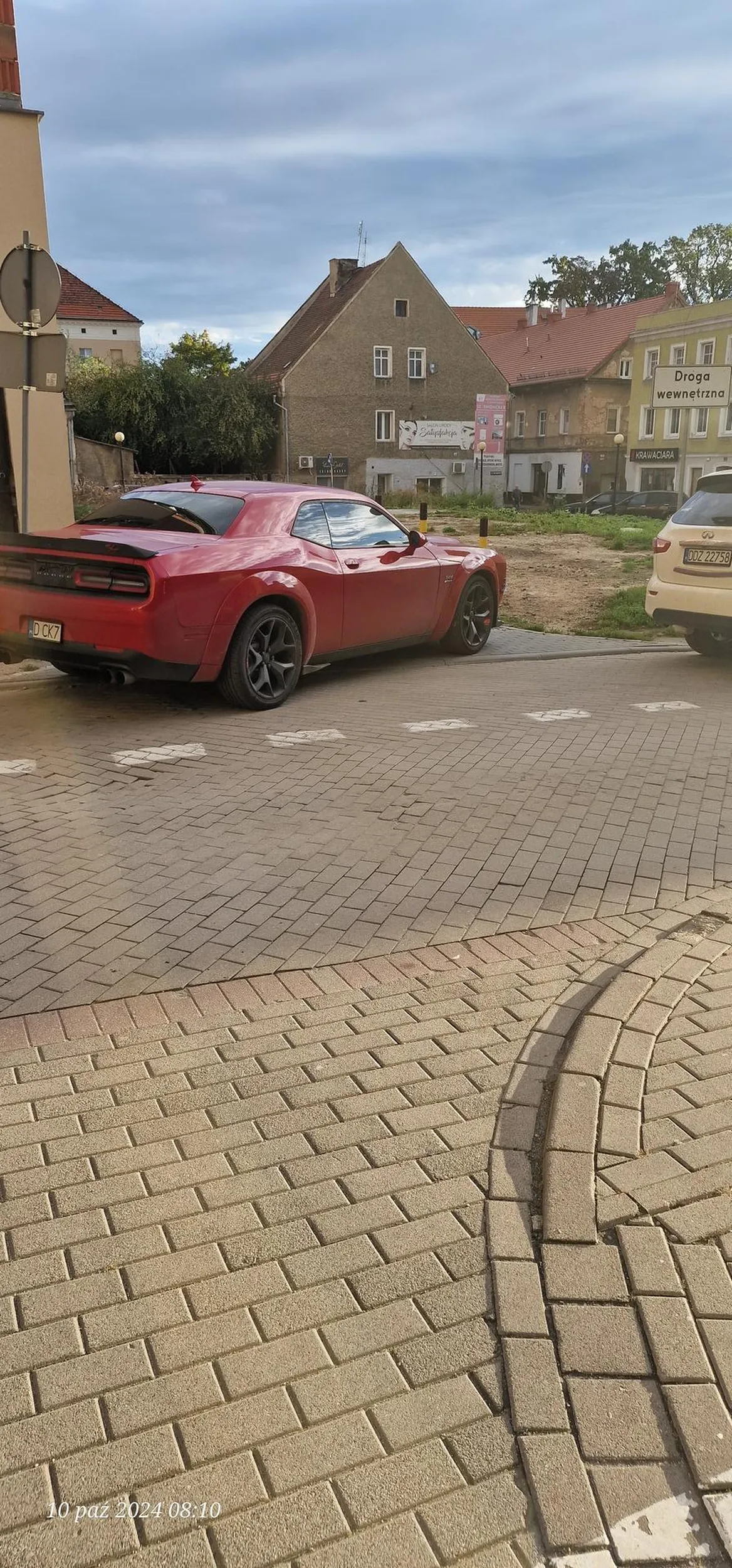 Na auto było stać, ale na inteligencje i rozum juz zabrakło...