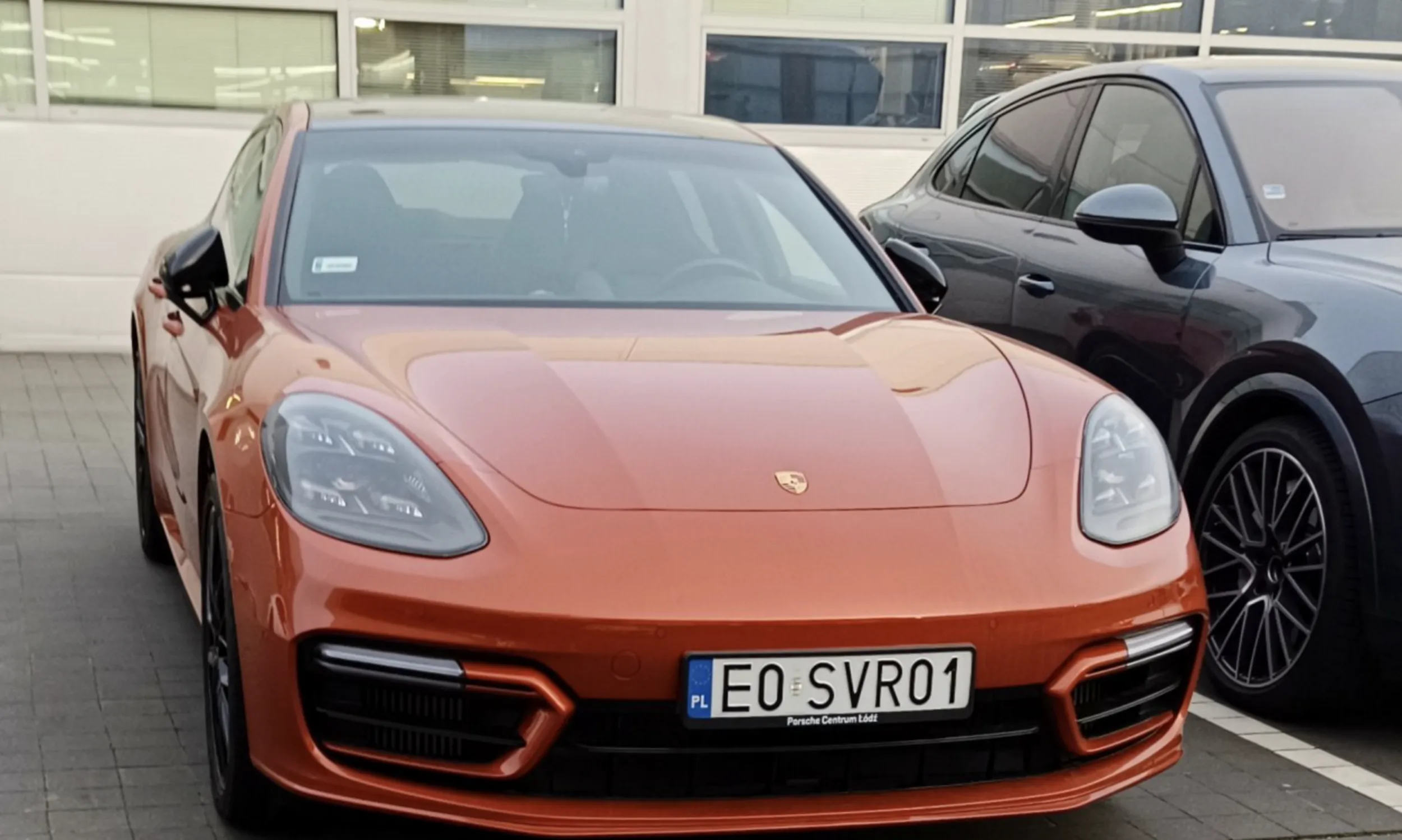 Prostak wymusza pierwszeństwo, a potem jedzie 15 km/h żeby sprowokować. Oby mniej takich śmieci