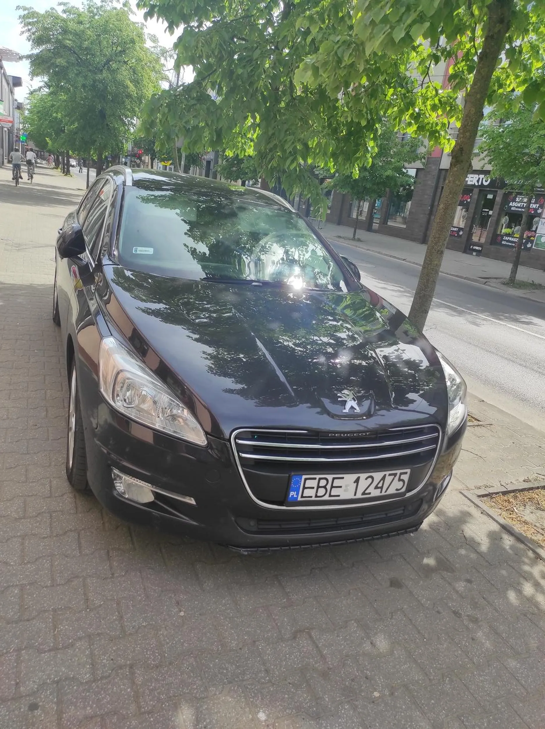 Brak poszanowania osoby kierującej pojazdem dla znaku zakaz zatrzymywania się i postoju (B-36) oraz art. 47 PoRD.