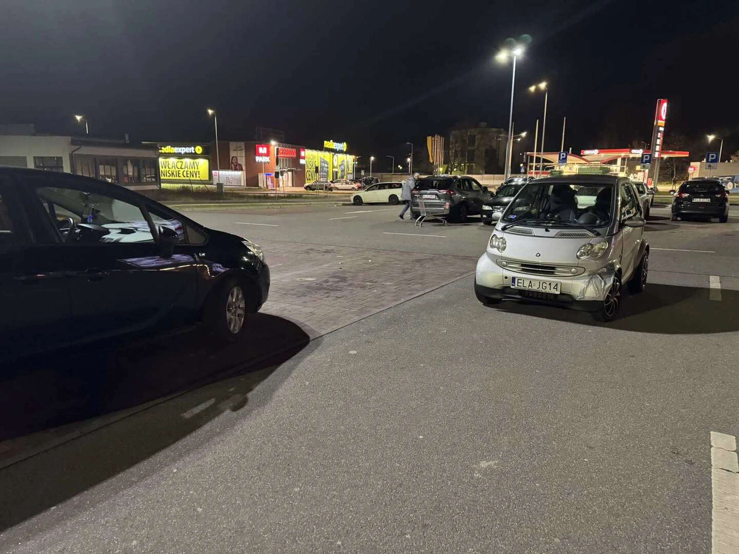 Mistrz parkowania swoim smartem :D