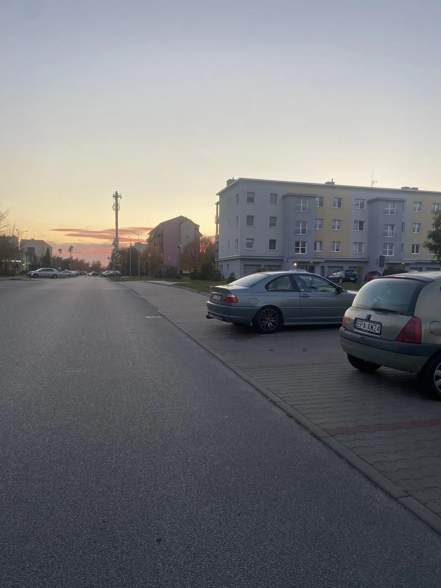 120 w terenie zabudowanym w dodatku przy szkole