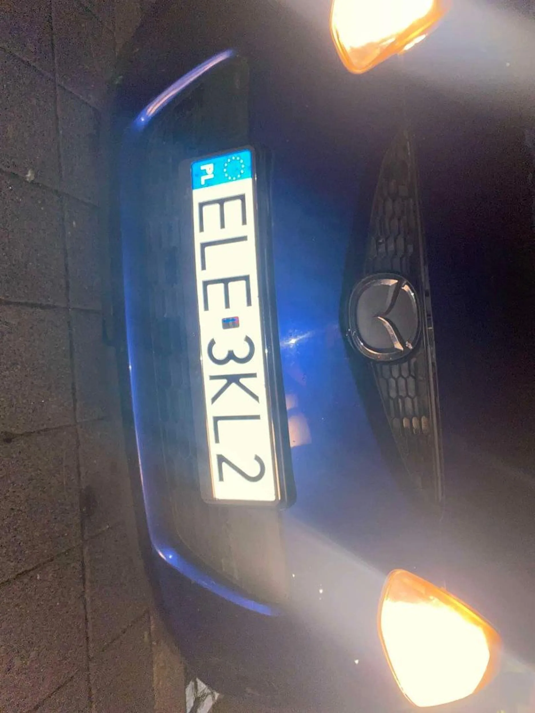 Osoba jeżdżąca tym samochodem (Mazda 2) proszę odezwi się do mnie może jakaś randka ?