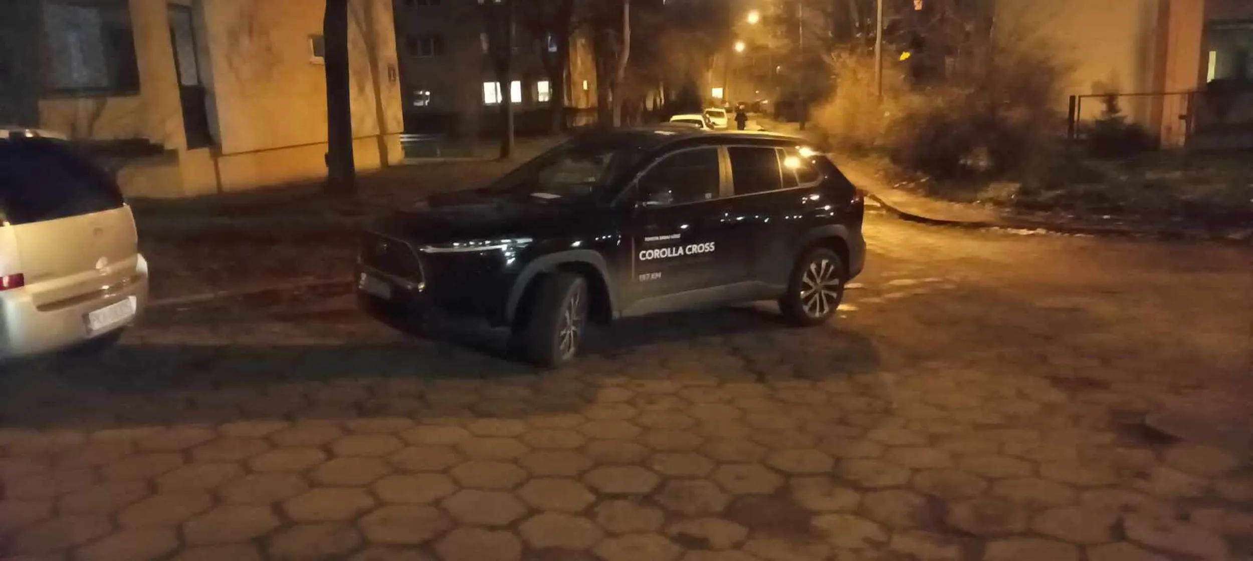 STOI JAK KRETYN NA SIRODKU SKRZYŻOWANIA WSIOK PRZYJECHAŁ DO MIASTA