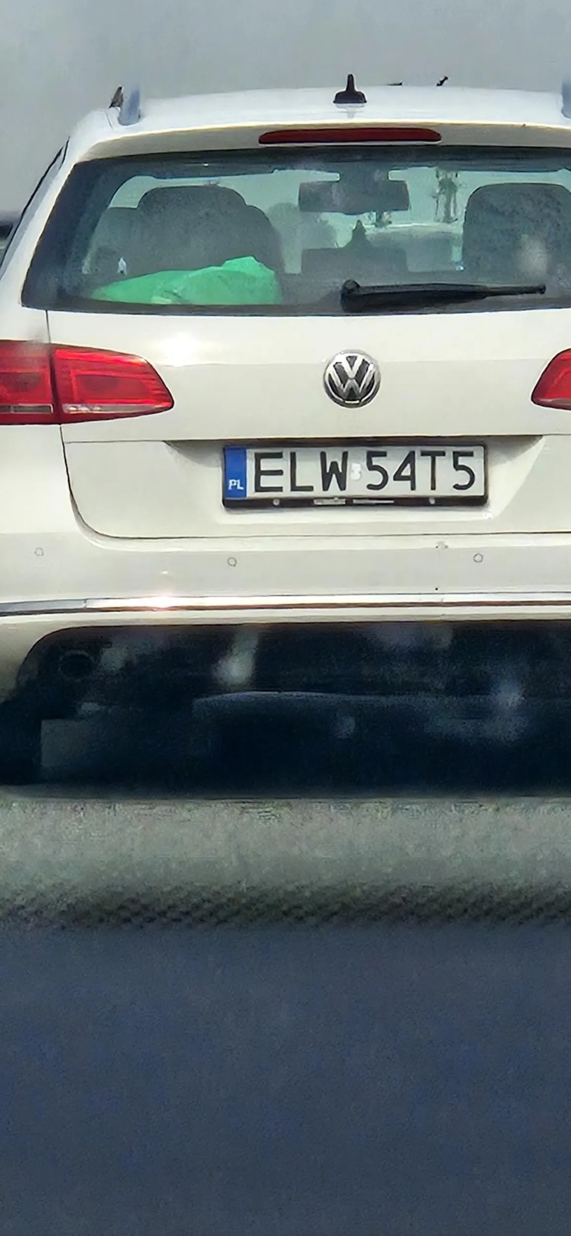 Chcesz chlopie wypadek spowodowac? Jak nie potrafisz sie wlaczac do ruchu na autostradzie to jezdzij pociagiem. Dramat...