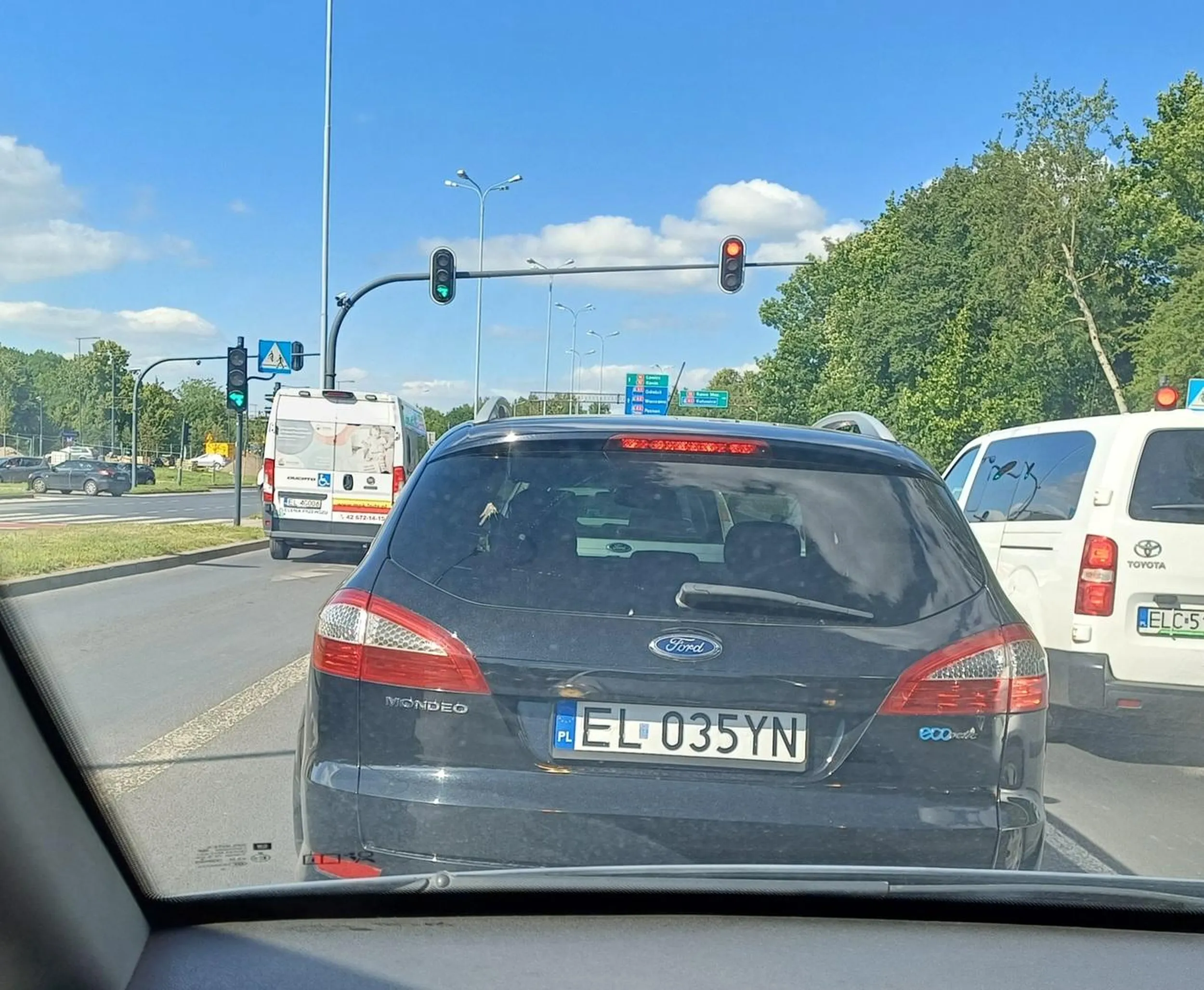 Niby Ford ale mentalność BMW.  Migacze zbędne, a wpychanie wręcz konieczne.