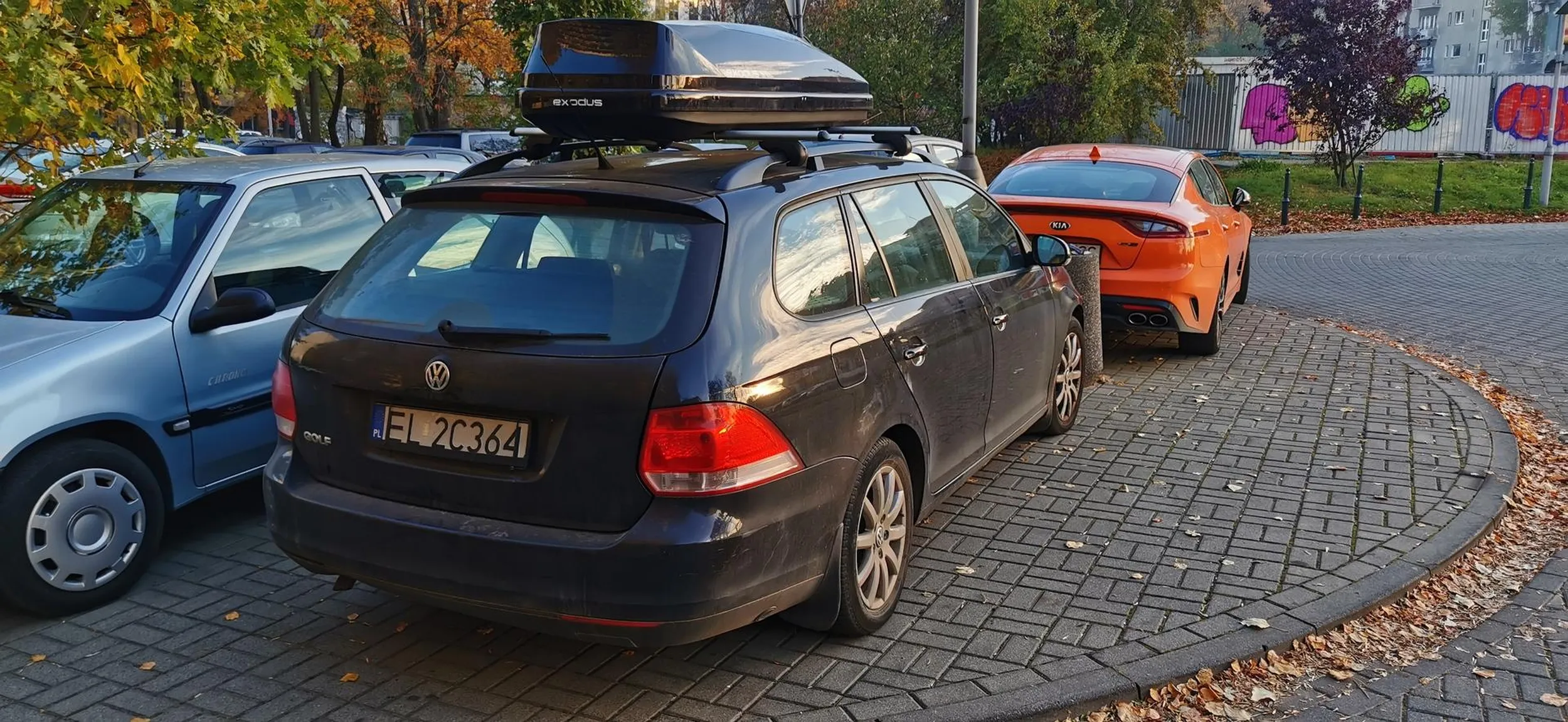 Regularne blokowanie chodnika