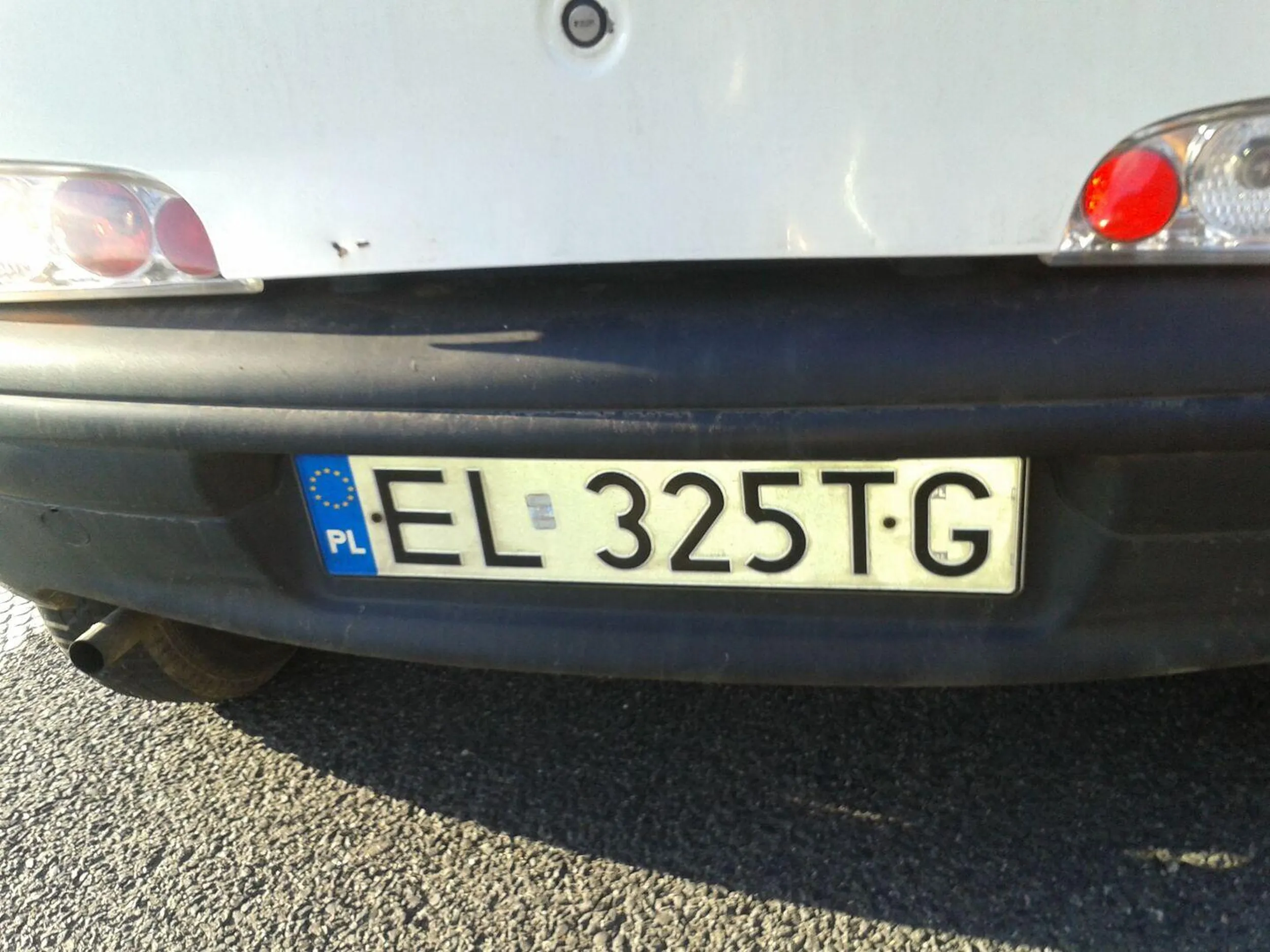 Zajeżdza drogę z kolegami w okolicach Łodzi i Rzgowa w celu wyłudzenia odszkodowania.