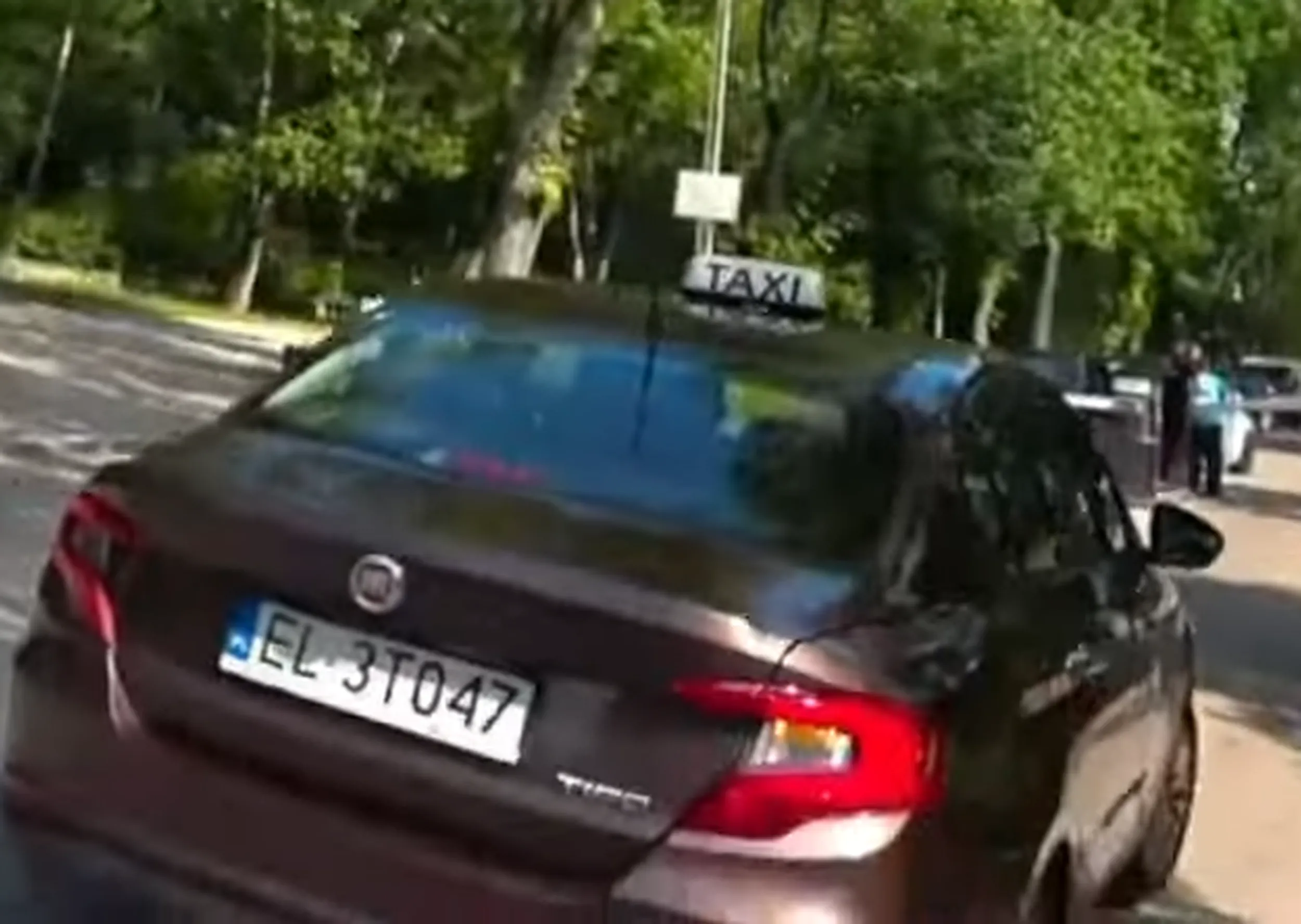 ten pan znęca się nad osobą niepełnosprawną upośledzoną w stopniu umiarkowanym odjeżdża taksówką bez powodu bo ktoś pali papierosa proszę abyście go wyrzucili z pracy bo takiego czegoś się nie robi oki oki oki oki oki oki oki oki ok i oki