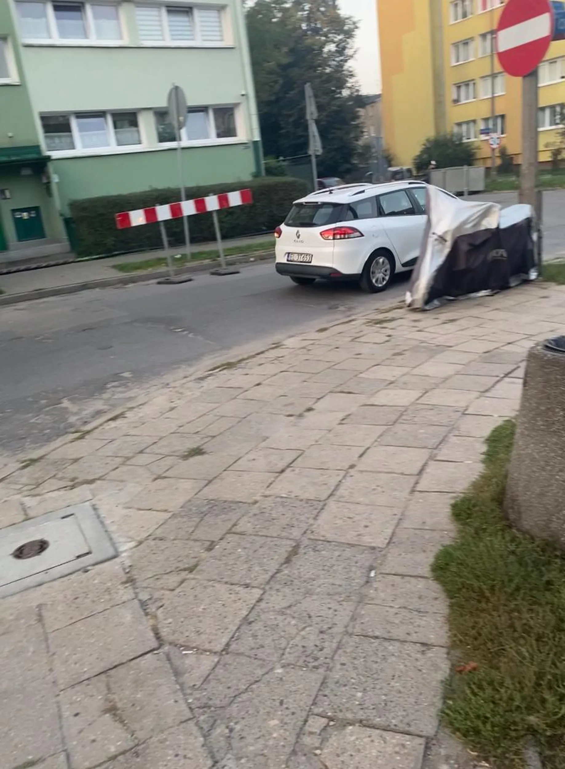 Halo, znaki? Fajnie się jedzie pod prąd na jednokierunkowej?