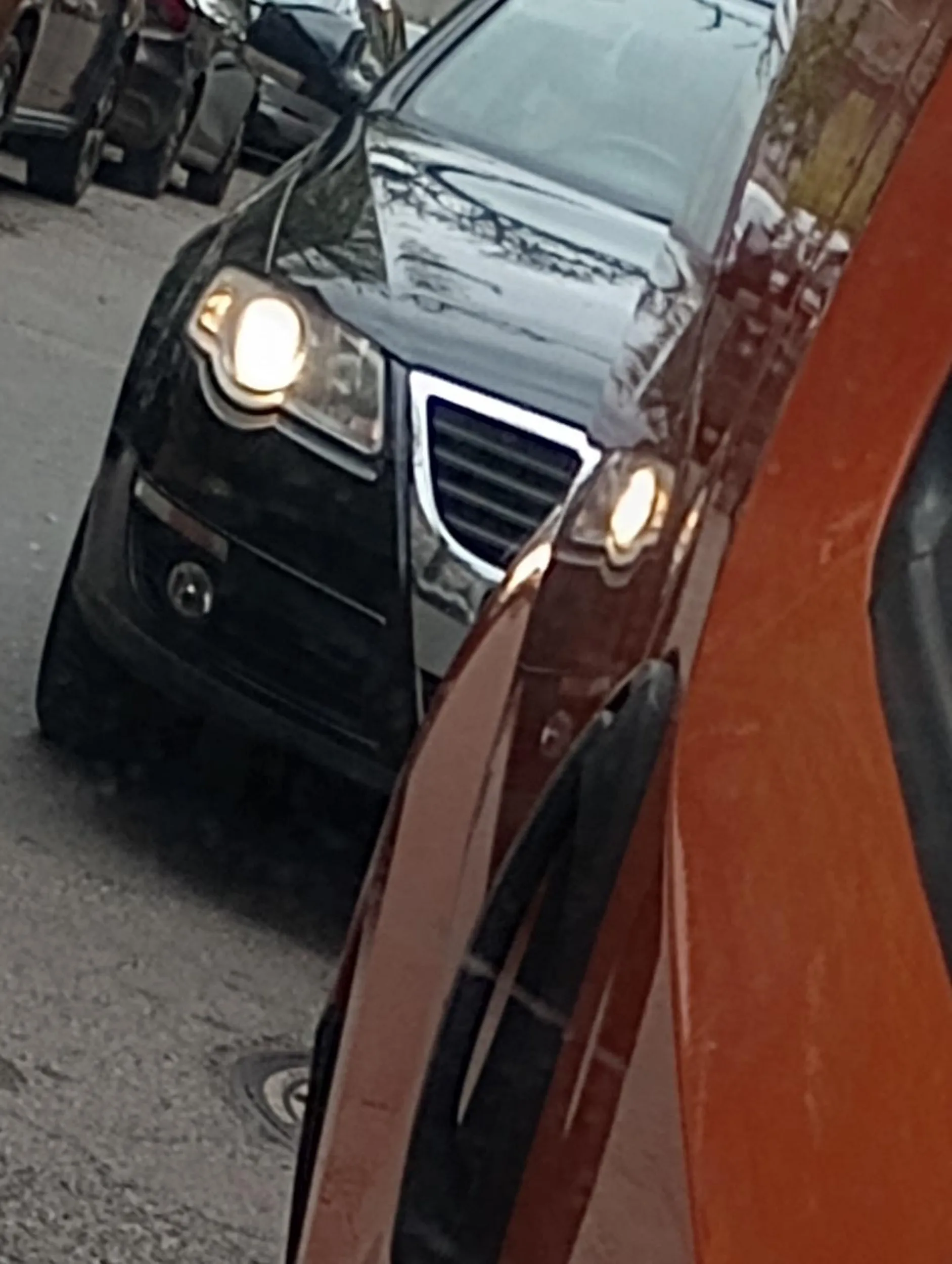 Babka jeździ może i dobrze na tzw.żyletki , trochę po chamsku ignoruje linie ciągłe,ale wolę już takich kierowców niz te sieroty bez jaj