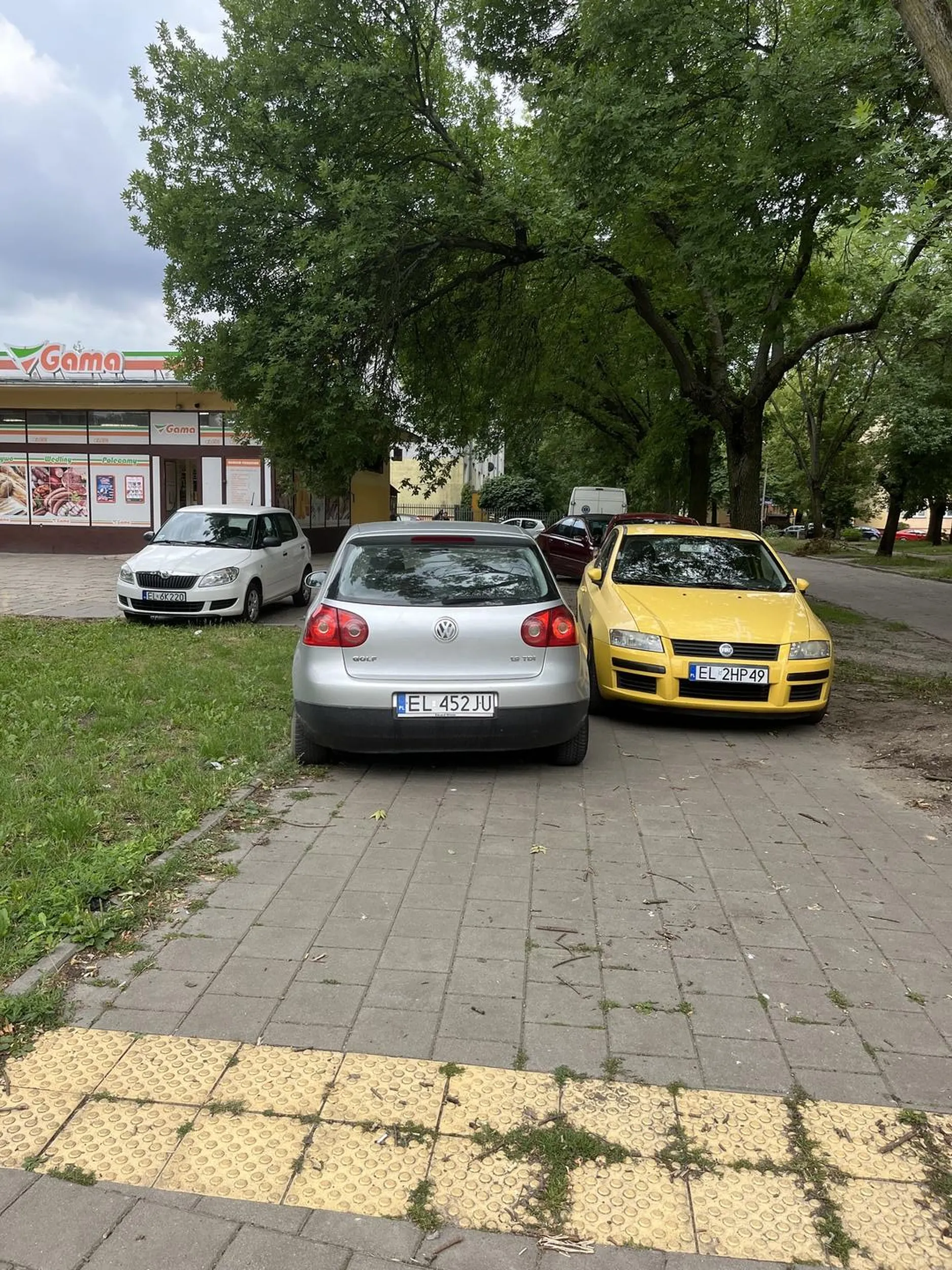 Jazda wzdłuż po chodniku