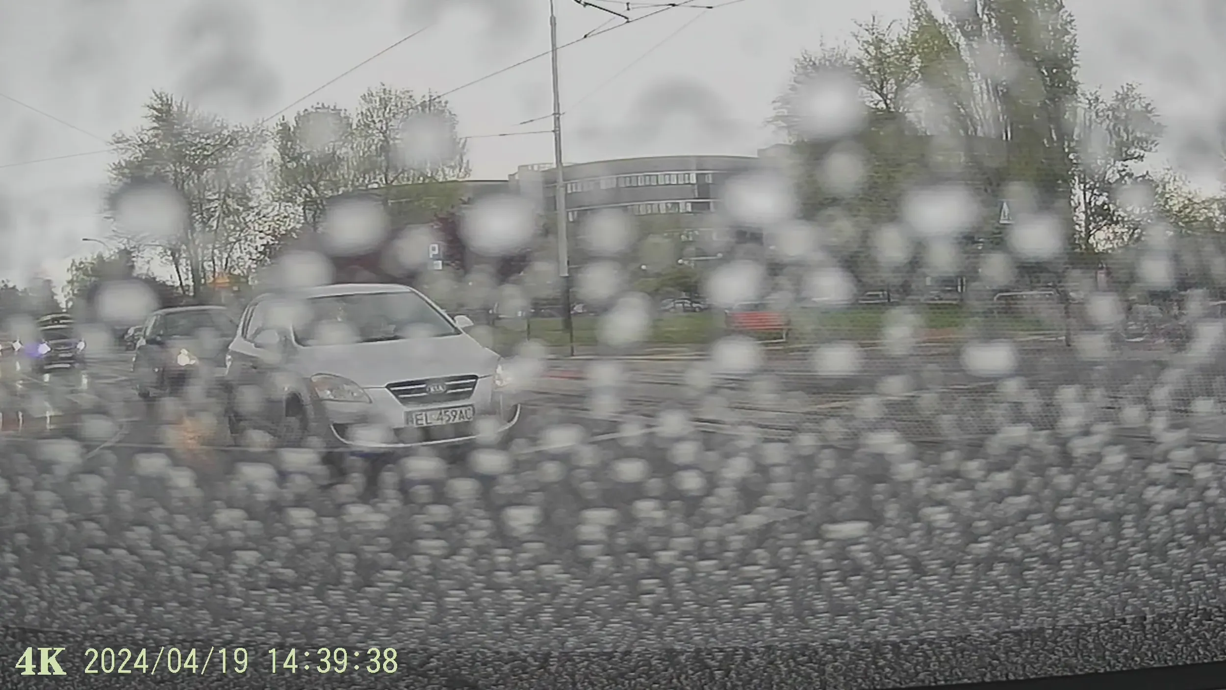 Bardzo miła i uprzejma Pani, serdecznie dziękuję za umożliwienie włączenia się do ruchu i pozdrawiam !