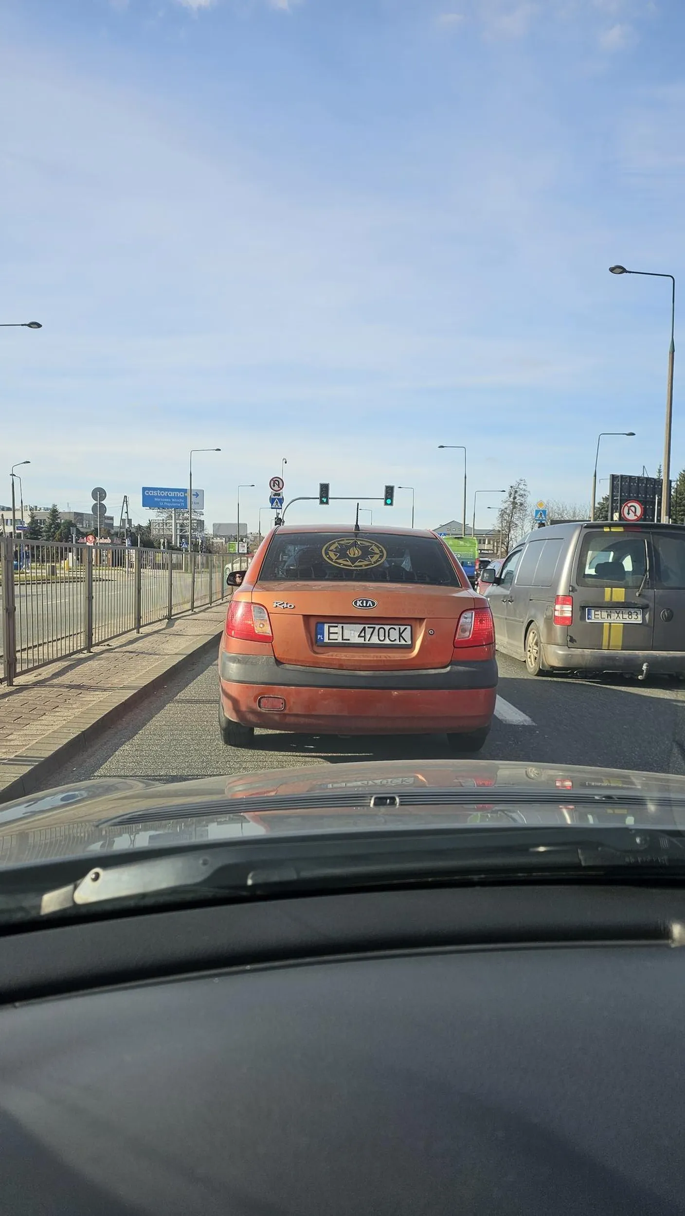 Wsiuch ponoszący się po warszawskich drogach, agresywna bezmyślna jazda