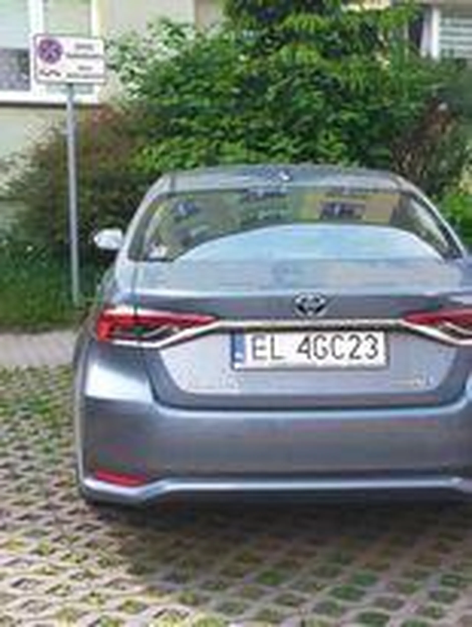 Pozdrowienia do właścicielki tego oto samochodu, mam nadzieję że okulary już są załatwione, a mózg już wrócił na miejsce, jeżeli taki owy jest posiadany oczywiście haha