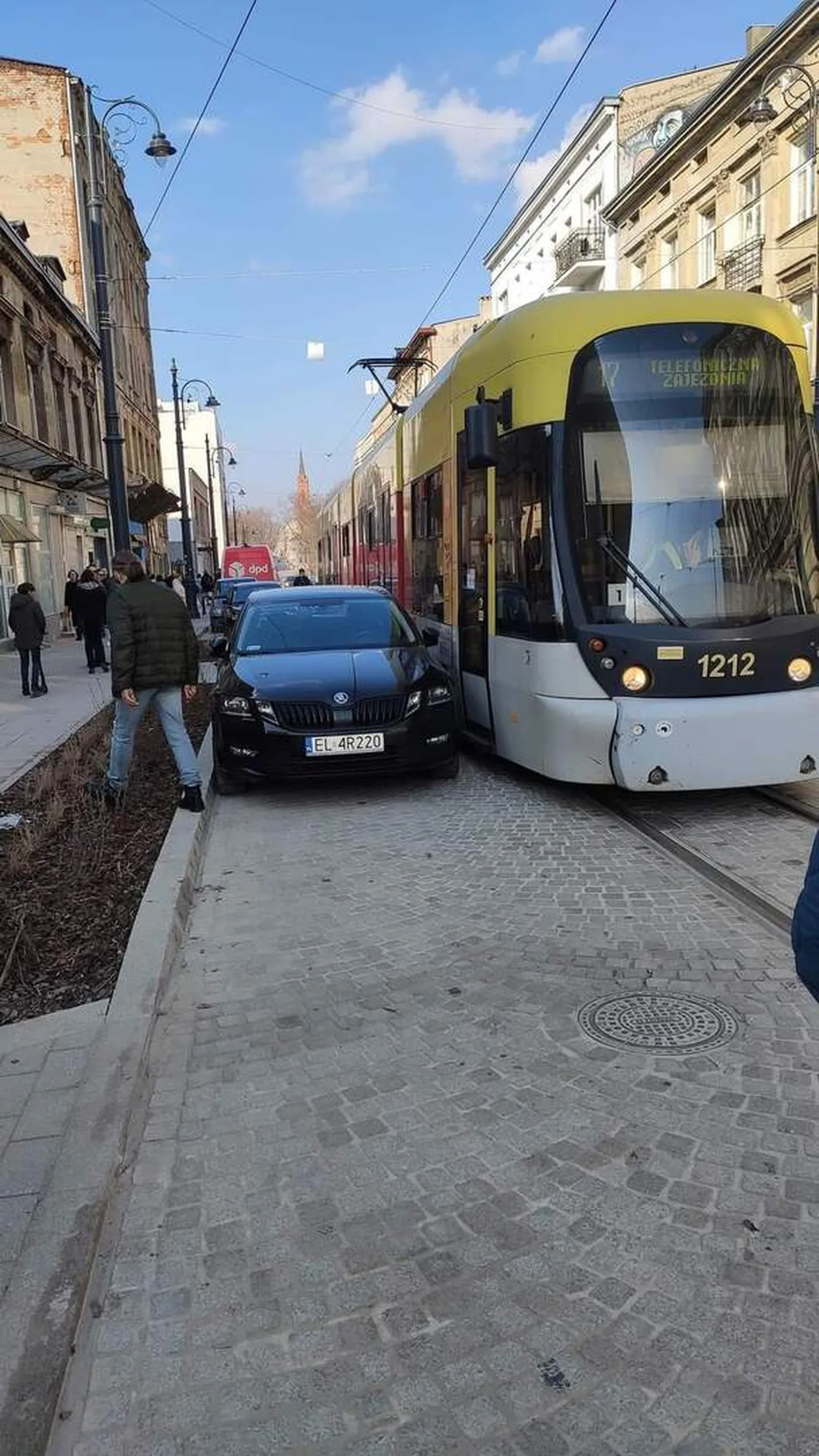 Zawalidroga bez wyobraźni. Zablokował(-a) miasto, żeby zaparkować swoje żelastwo.