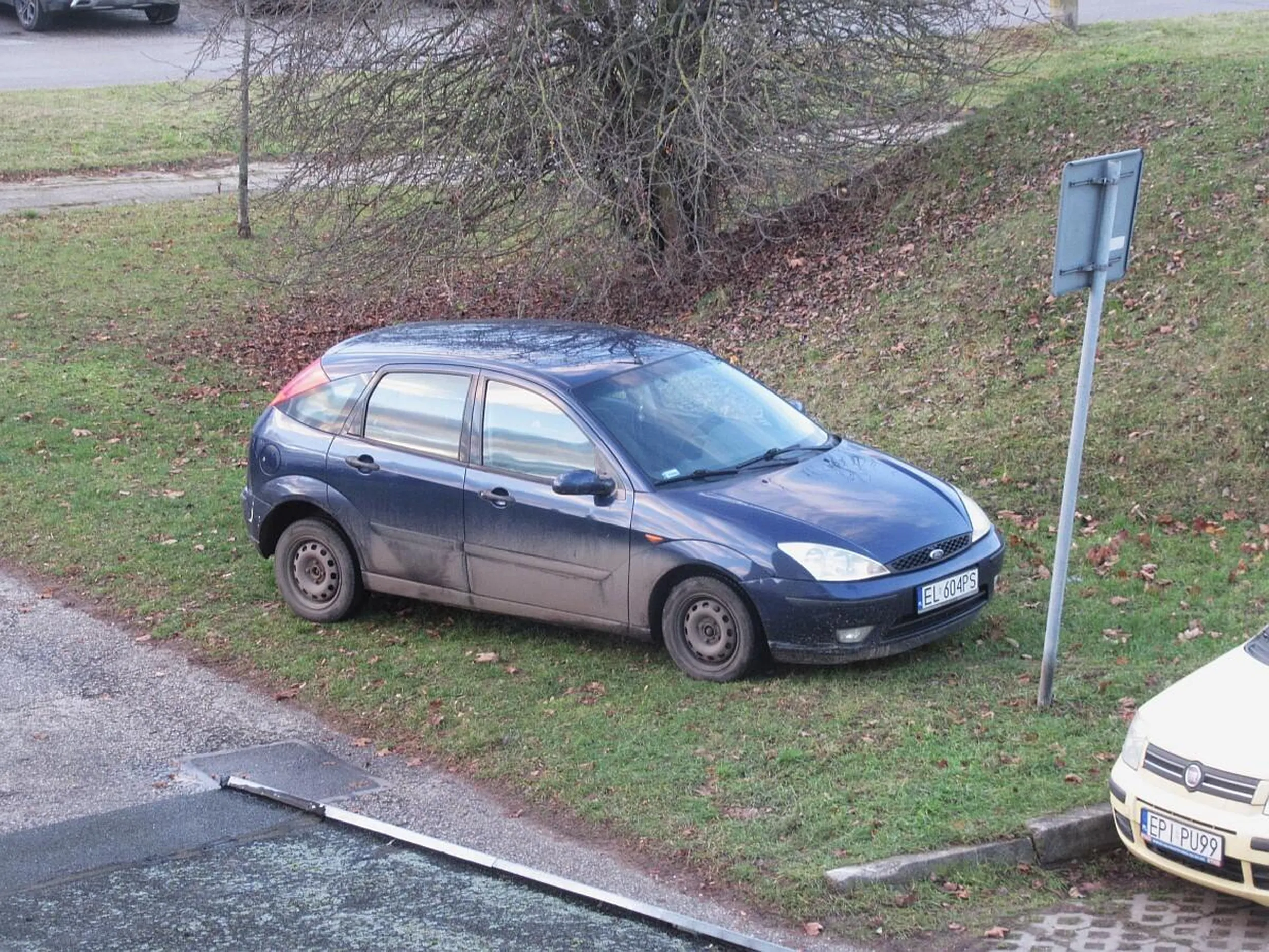 Przyjechał baran do miasta i pomylił trawnik z łąką.