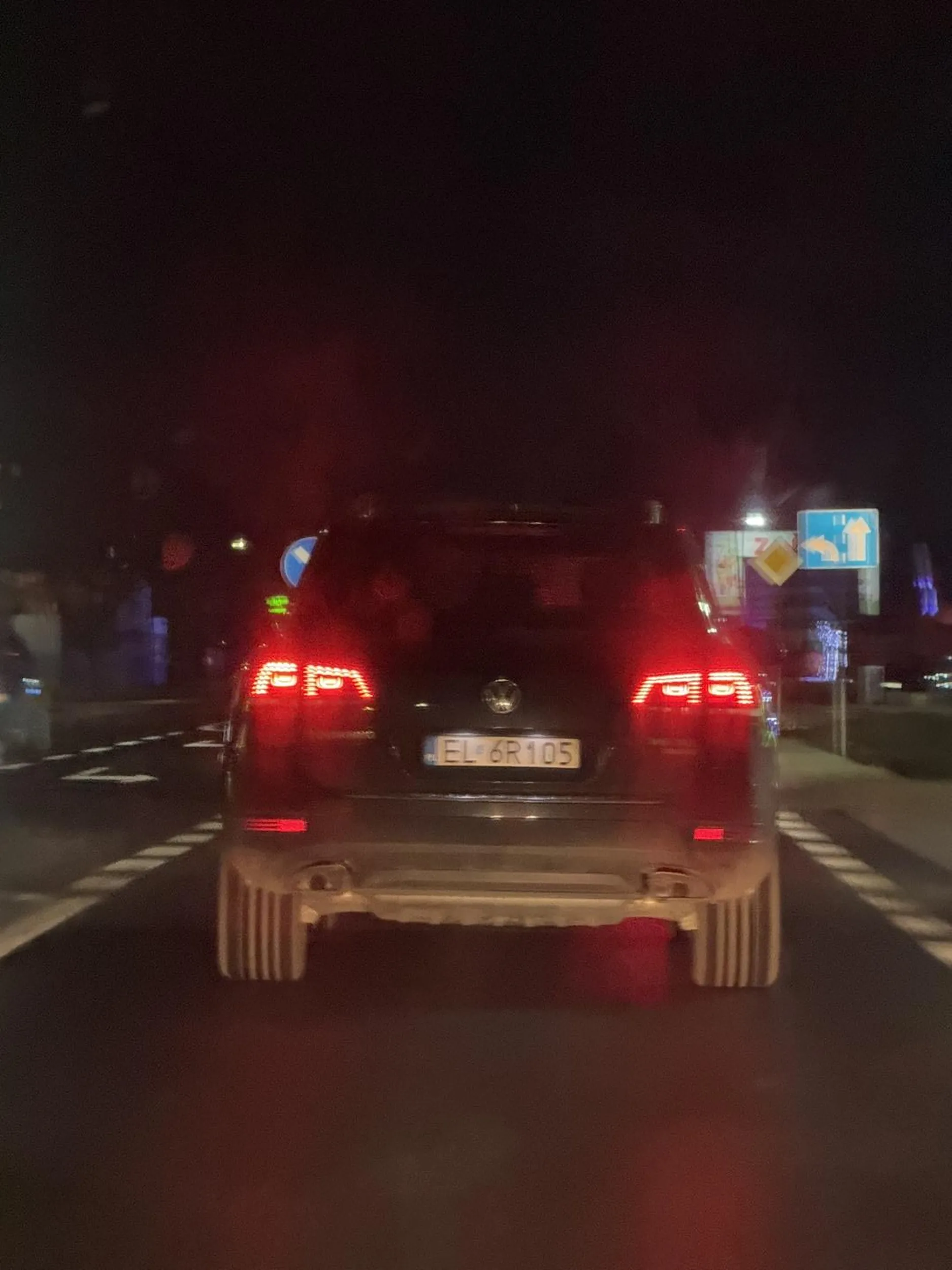 Następnym razem bliżej du*y się trzymaj, może wtedy ,sarenka, wyskoczy kolejny raz :) chcesz wyprzedzić to wyprzedzaj, a nie czaisz się jak pi*da