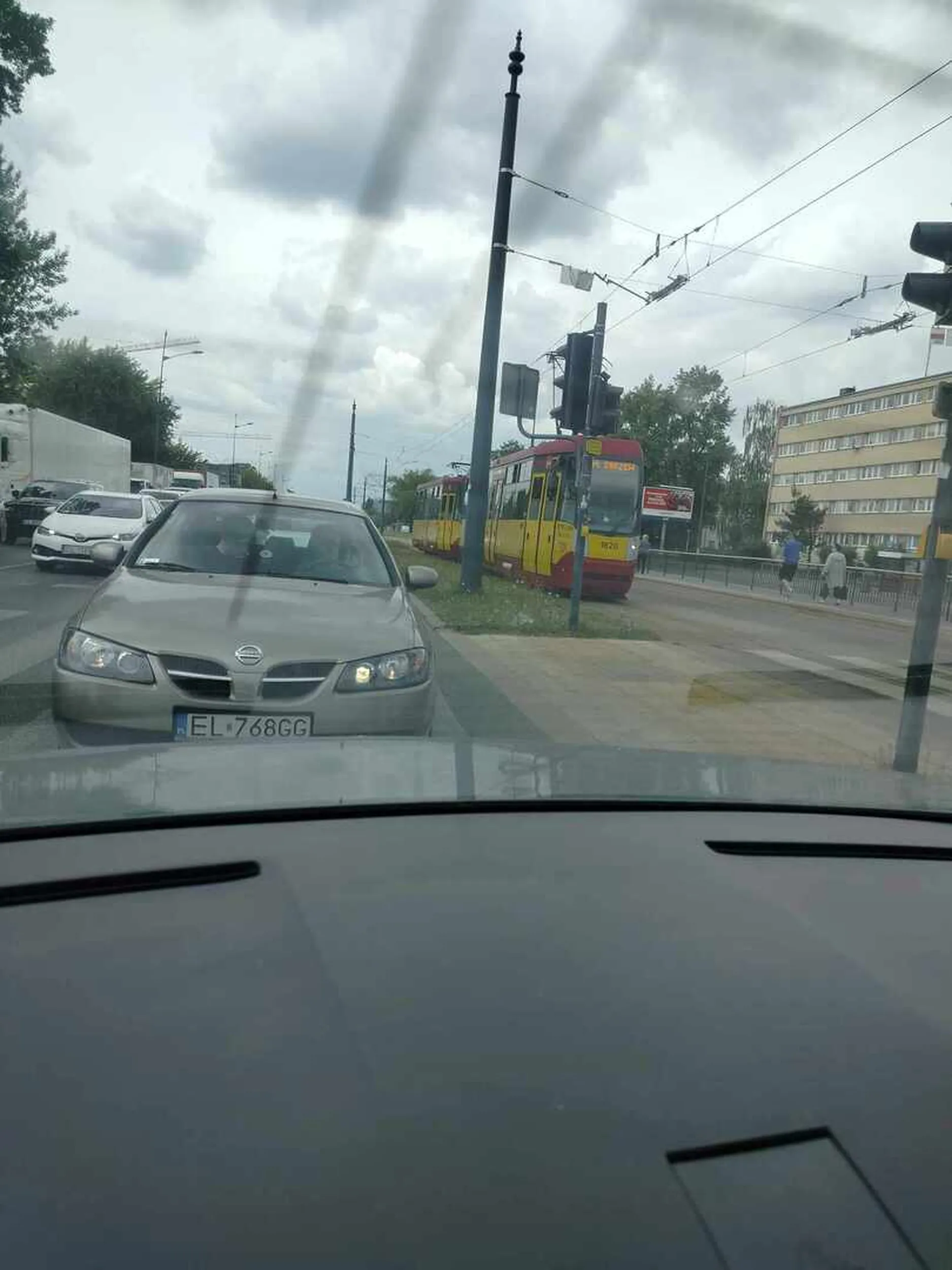 Kolega w aucie na maksymalną głośność słuchał fagata "bandycka jazda " i do tego krzyczał że kocha swojego kolegę Daniela