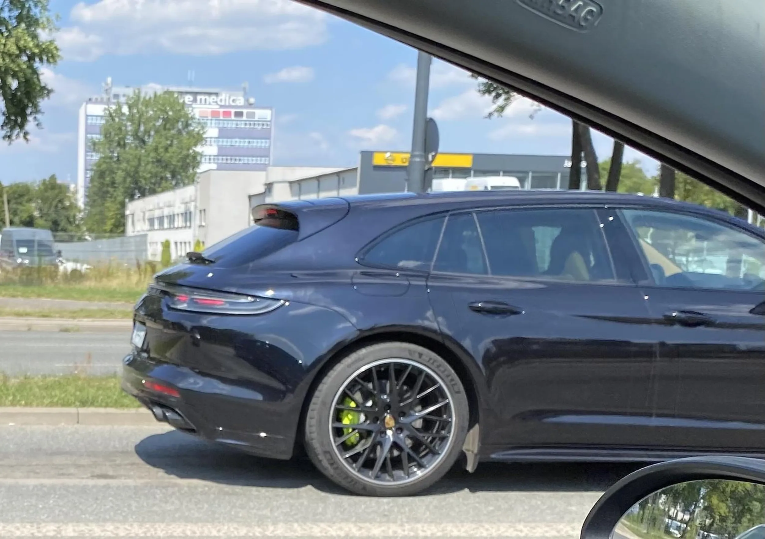 Chory pojeb, któremu się wydaje, że jest nieśmiertelny. Niestety chłopczyku nie grasz w grę i możesz kogoś zabić podczas pompowania swojego ego.