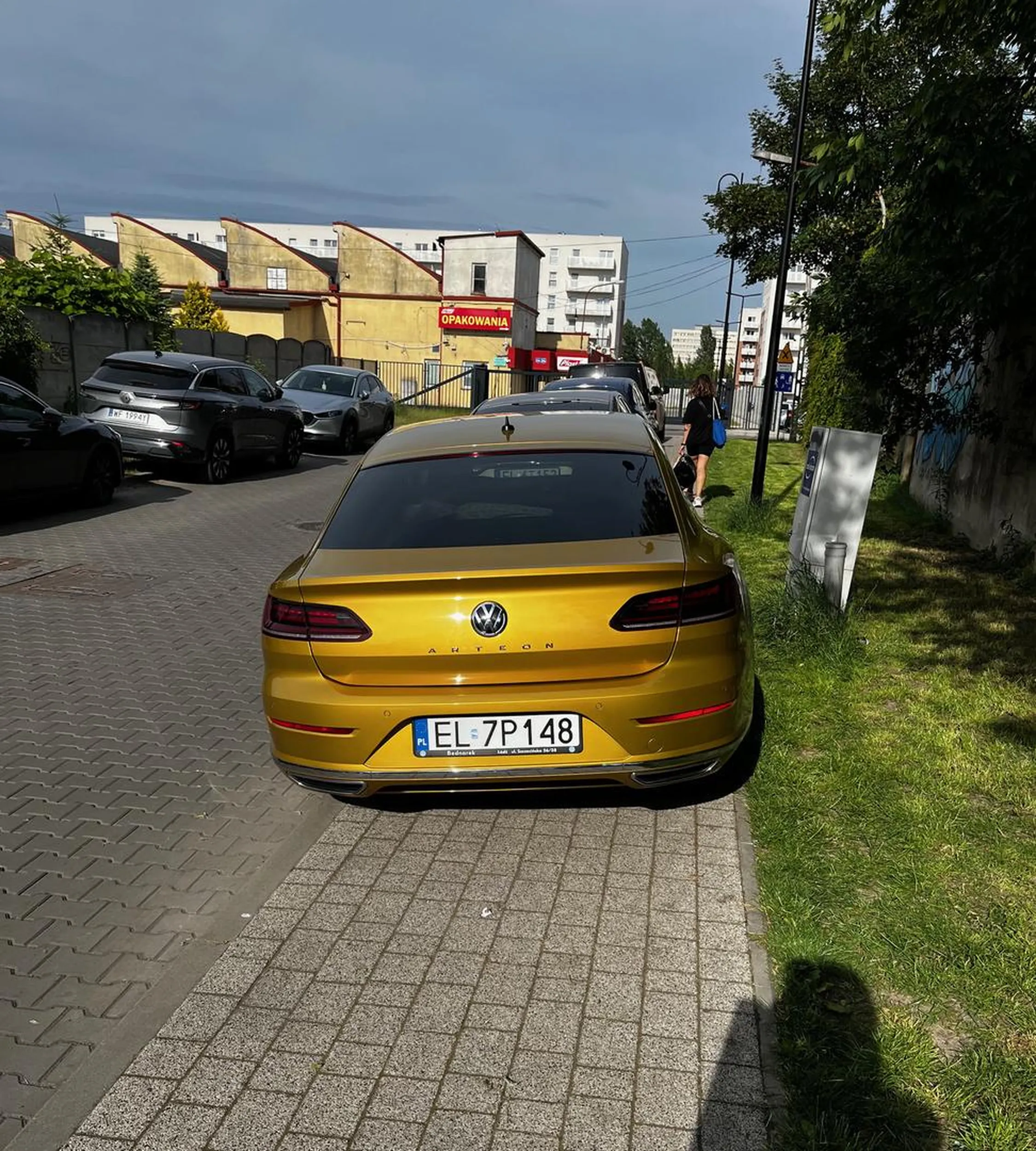 Kajtek, weź ty się wreszcie naucz dwóch rzeczy: 1. Przepisów drogowych 2. Szacunku do ludzi