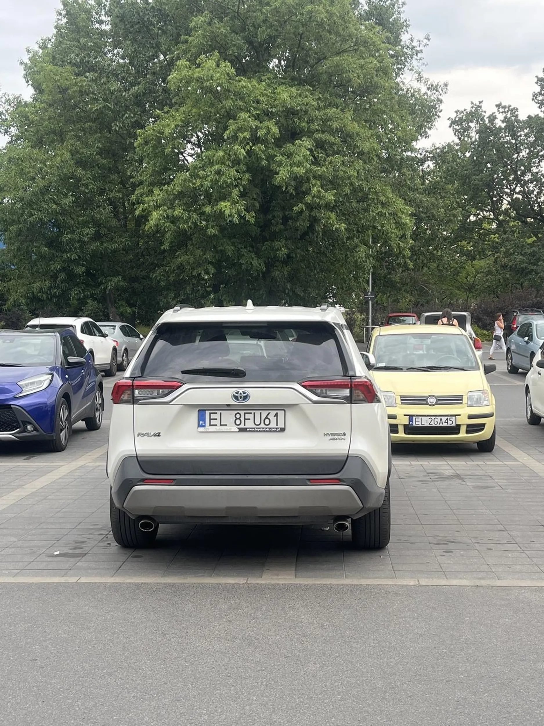 nie ma to jak parkować na dwóch miejscach