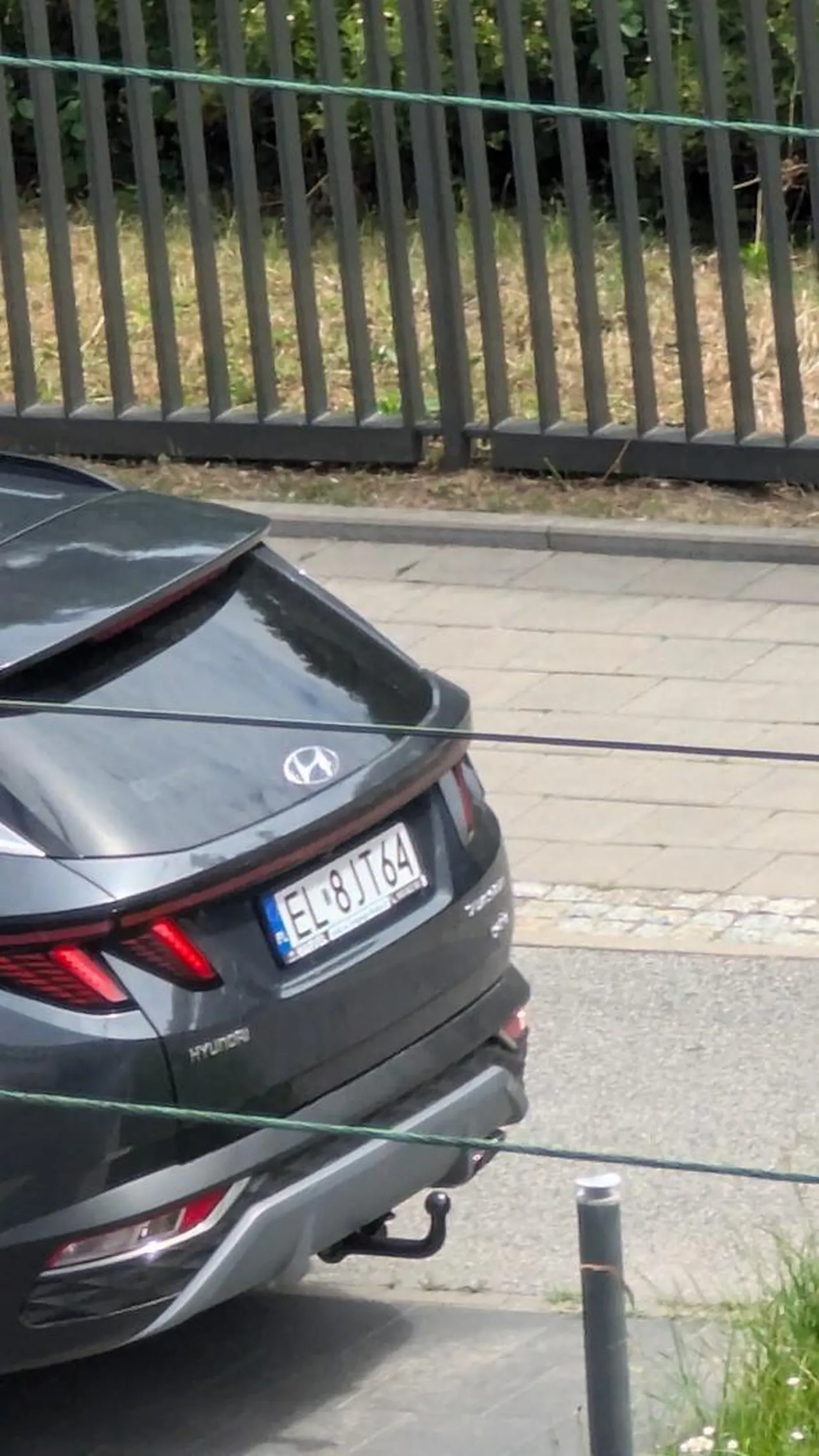 Parkowanie na przystanku autobusowym, palenie na przystanku autobusowym