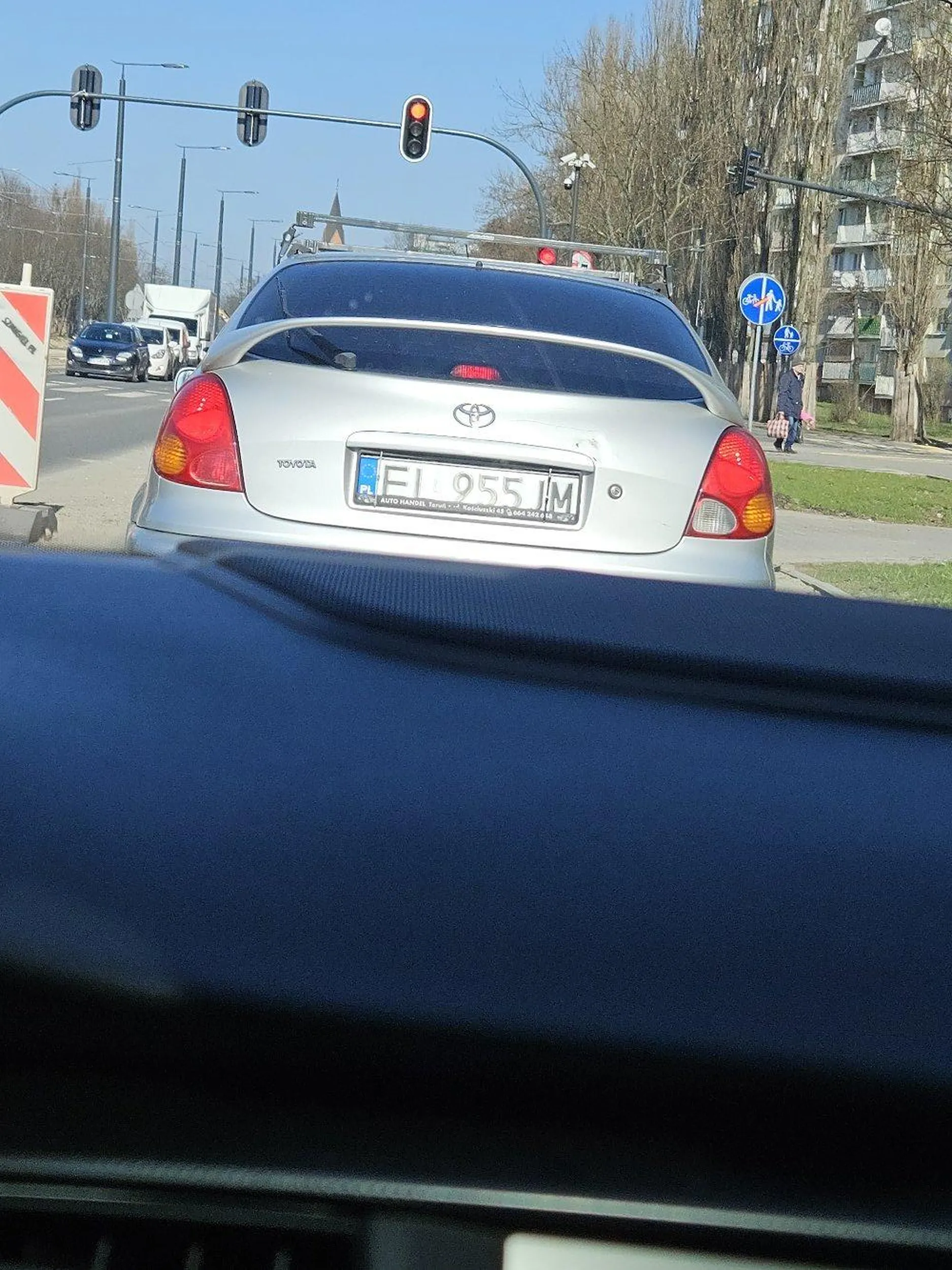 Zrób sobie remont silnika głąbie. Smrodzisz za sobą tak, że bez zamkniętego obiegu wewnętrznego nie da się jechać