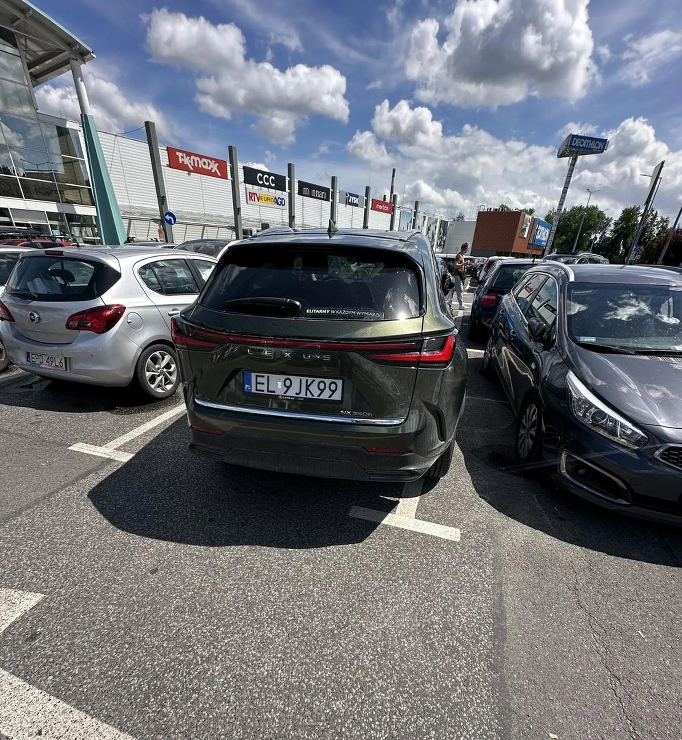 Ktoś powinien nauczyć się parkowania w liniach