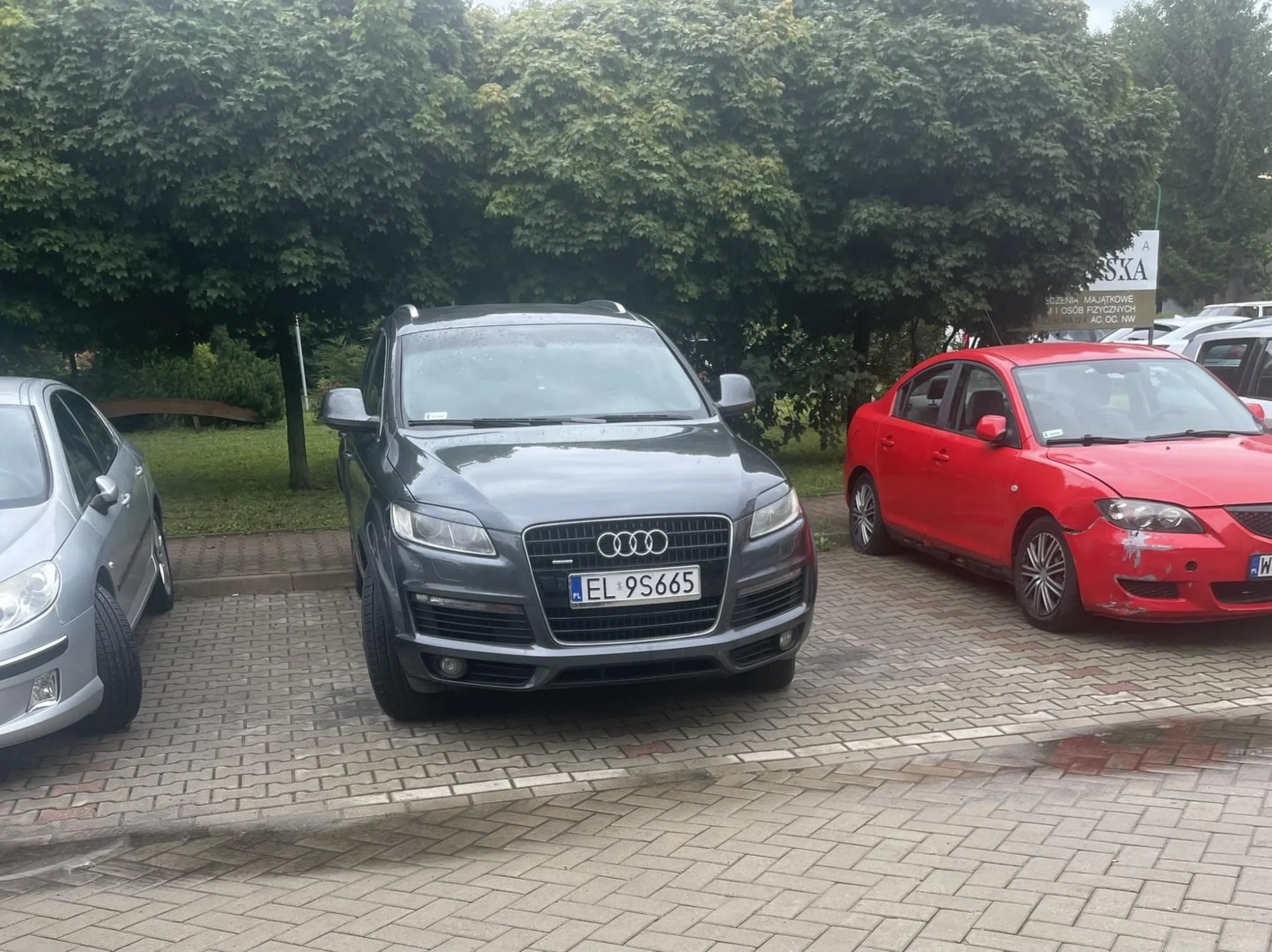 Jak pokazać że ma się duże auto a mózg wielkości fistaszka